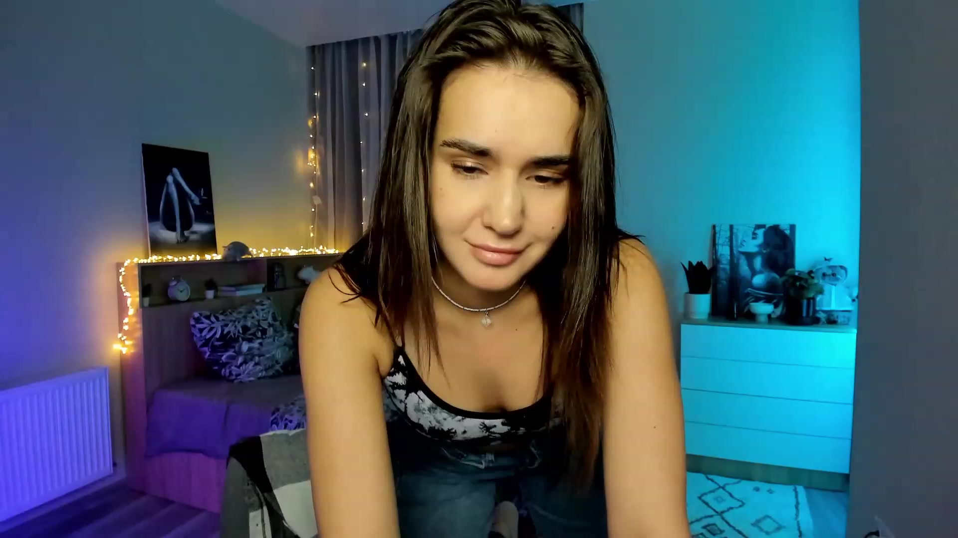 Gallery image thumbnail from Ellies_Smile's myfreecams stream on, 01/29/2024, 12:24 image 9 of 20