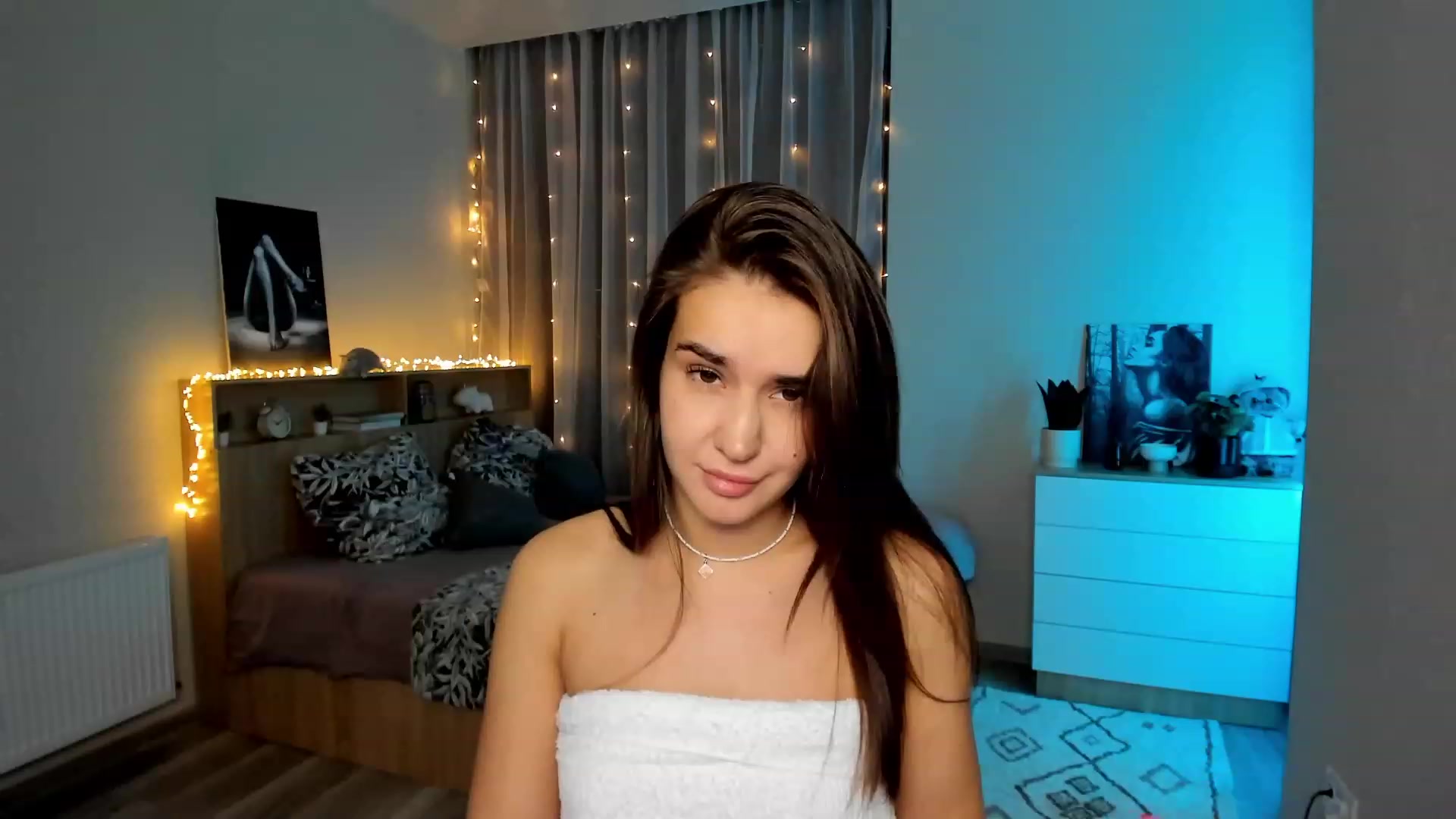 Gallery image thumbnail from Ellies_Smile's myfreecams stream on, 01/29/2024, 14:33 image 3 of 20