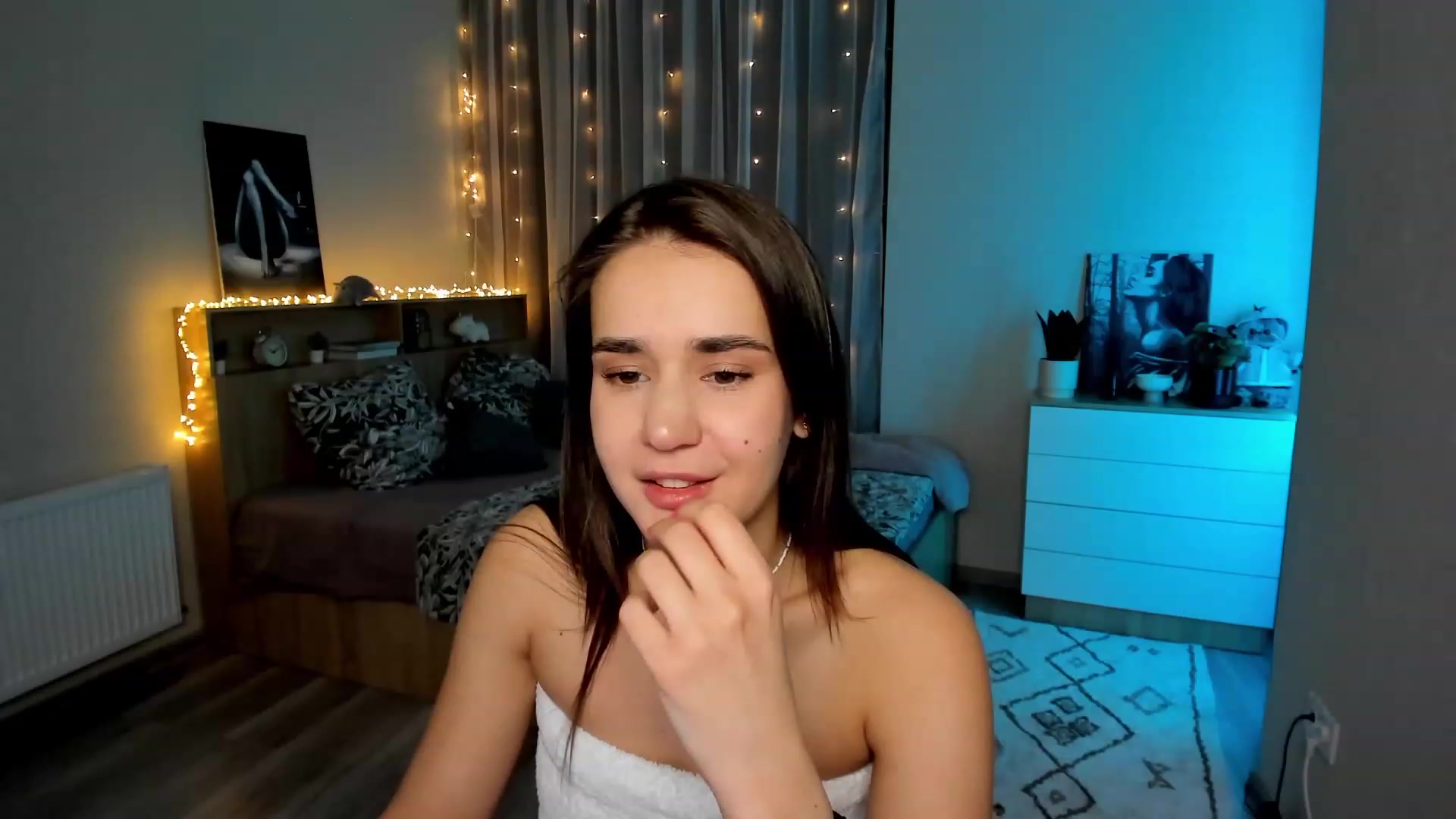 Gallery image thumbnail from Ellies_Smile's myfreecams stream on, 01/29/2024, 14:33 image 18 of 20