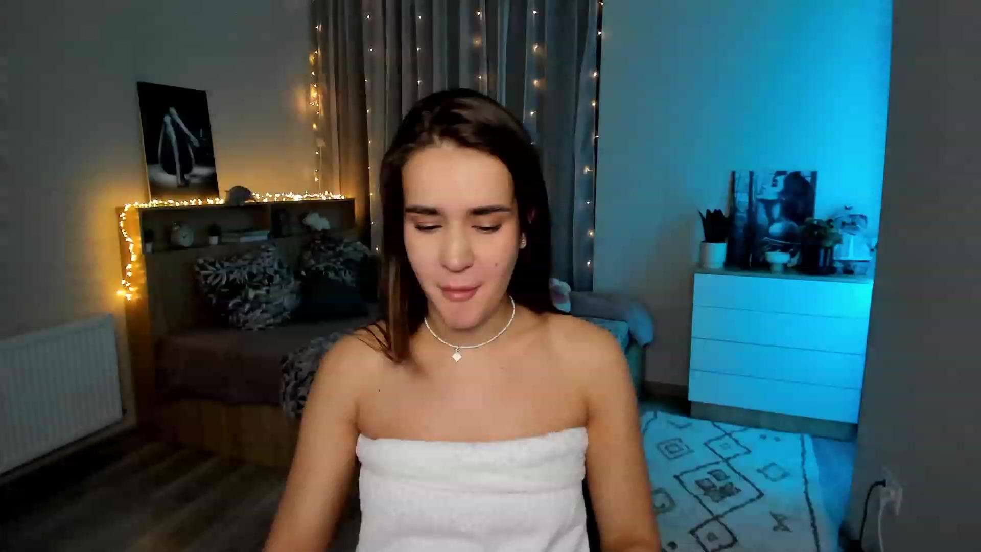 Gallery image thumbnail from Ellies_Smile's myfreecams stream on, 01/29/2024, 14:33 image 16 of 20
