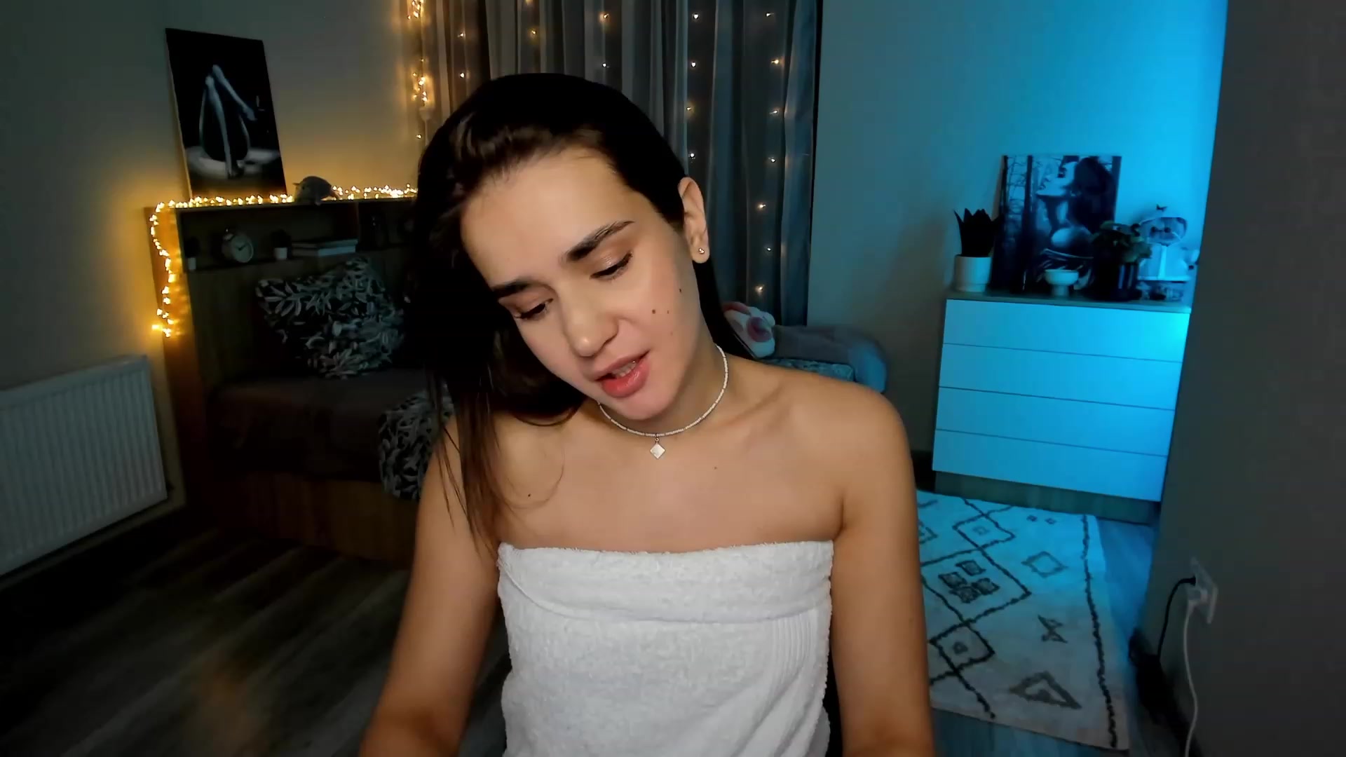 Gallery image thumbnail from Ellies_Smile's myfreecams stream on, 01/29/2024, 14:33 image 7 of 20
