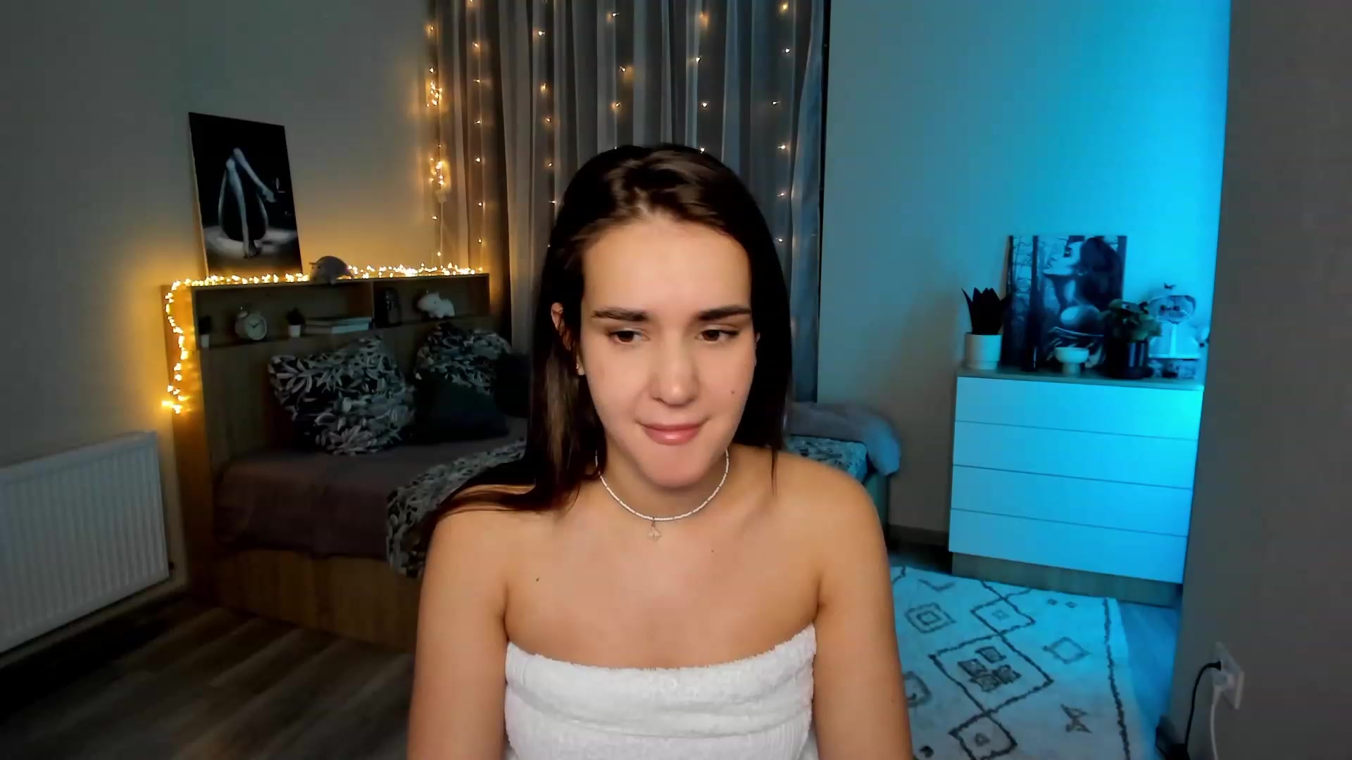 Gallery image thumbnail from Ellies_Smile's myfreecams stream on, 01/29/2024, 14:33 image 17 of 20