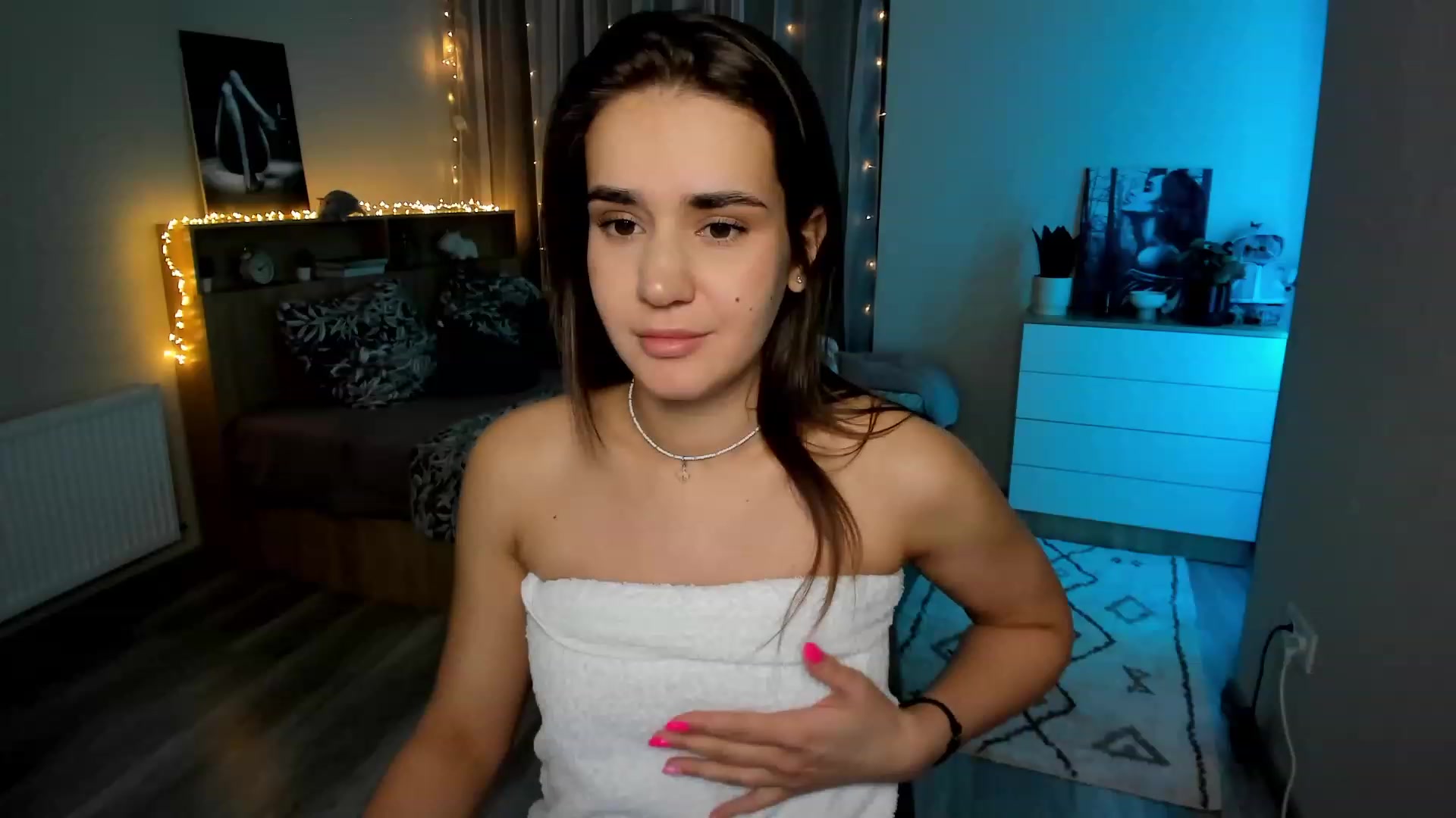 Gallery image thumbnail from Ellies_Smile's myfreecams stream on, 01/29/2024, 14:33 image 6 of 20