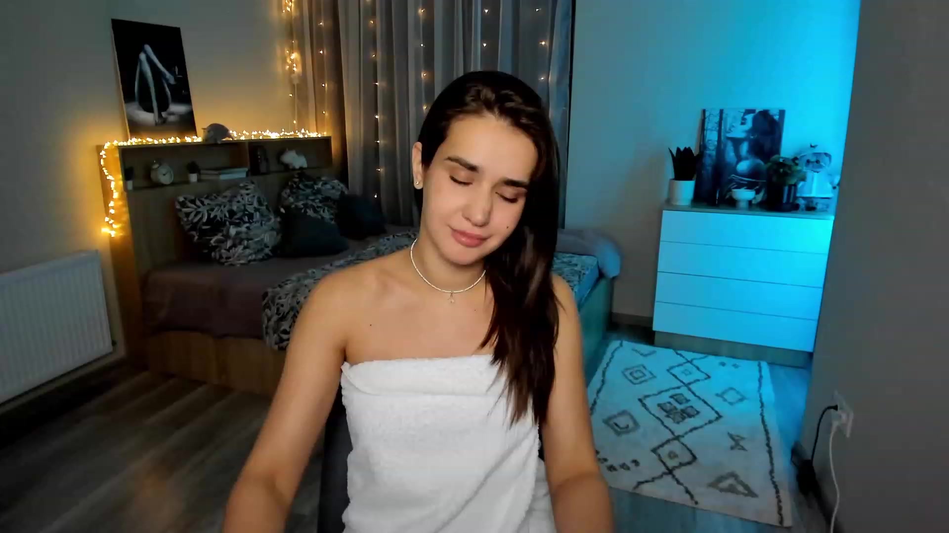 Gallery image thumbnail from Ellies_Smile's myfreecams stream on, 01/29/2024, 14:33 image 10 of 20