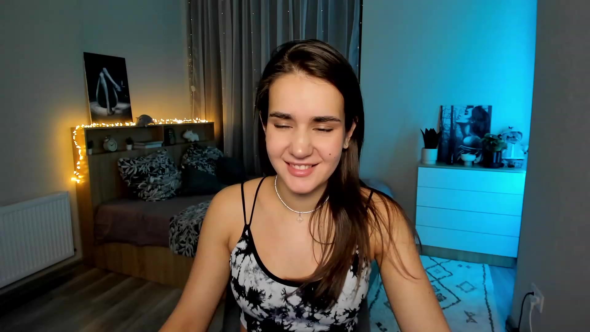 Gallery image thumbnail from Ellies_Smile's myfreecams stream on, 01/29/2024, 15:26 image 10 of 20