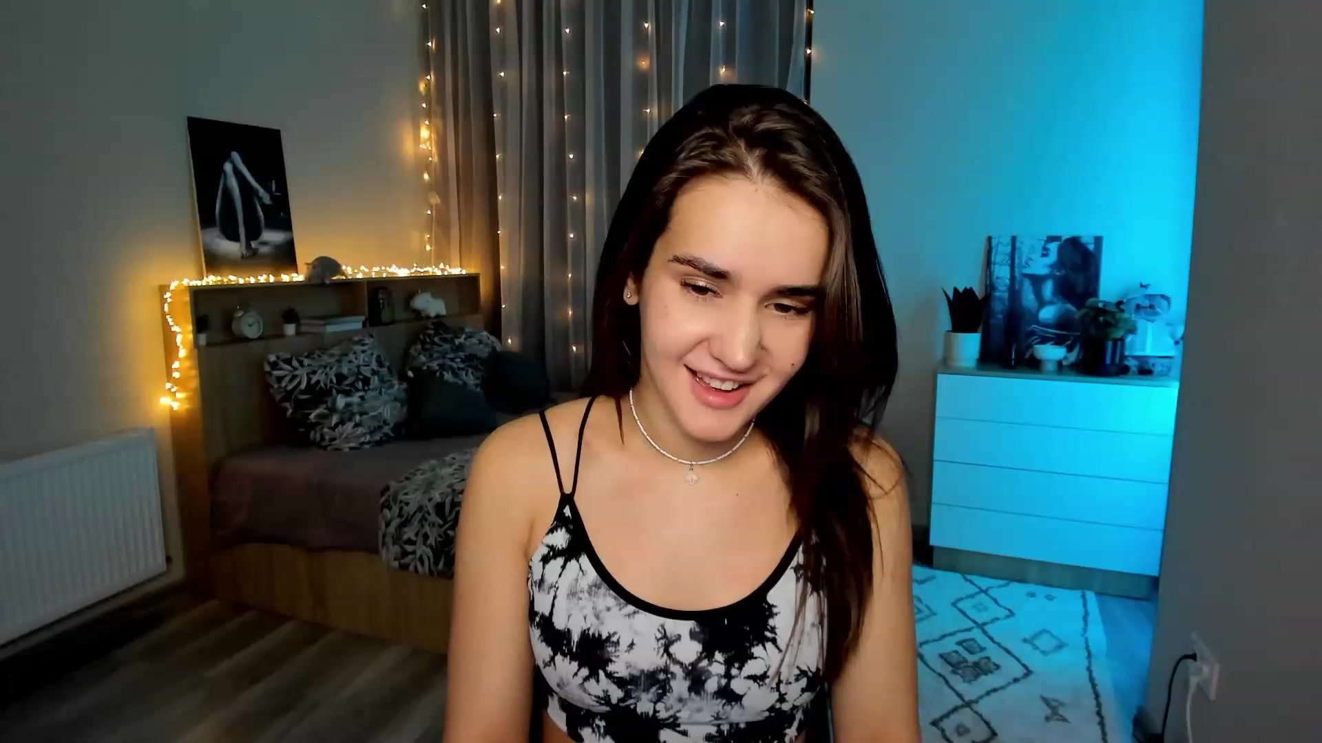 Gallery image thumbnail from Ellies_Smile's myfreecams stream on, 01/29/2024, 15:26 image 8 of 20