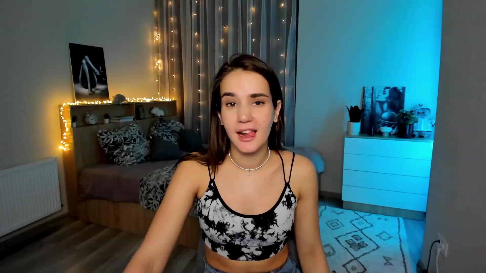 Gallery image thumbnail from Ellies_Smile's myfreecams stream on, 01/29/2024, 15:26 image 3 of 20