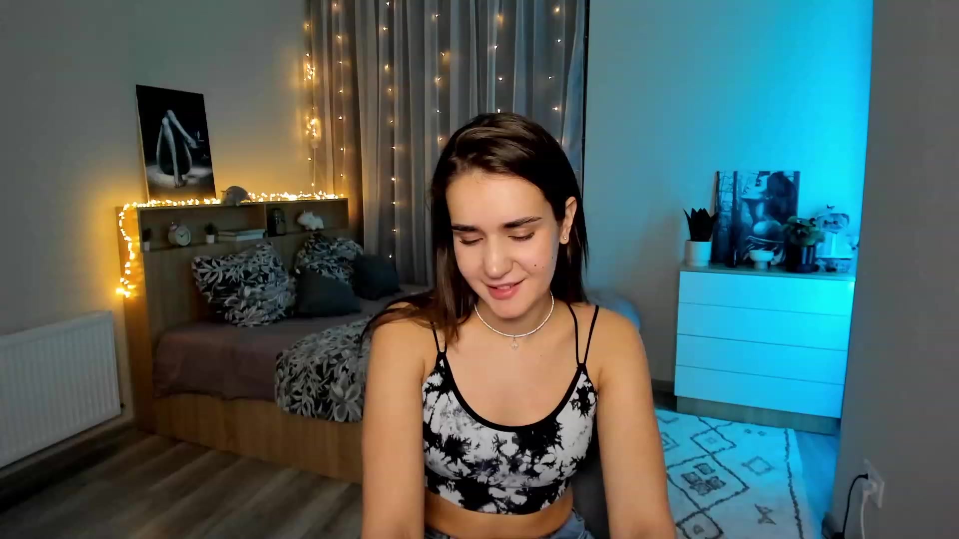 Gallery image thumbnail from Ellies_Smile's myfreecams stream on, 01/29/2024, 15:26 image 4 of 20