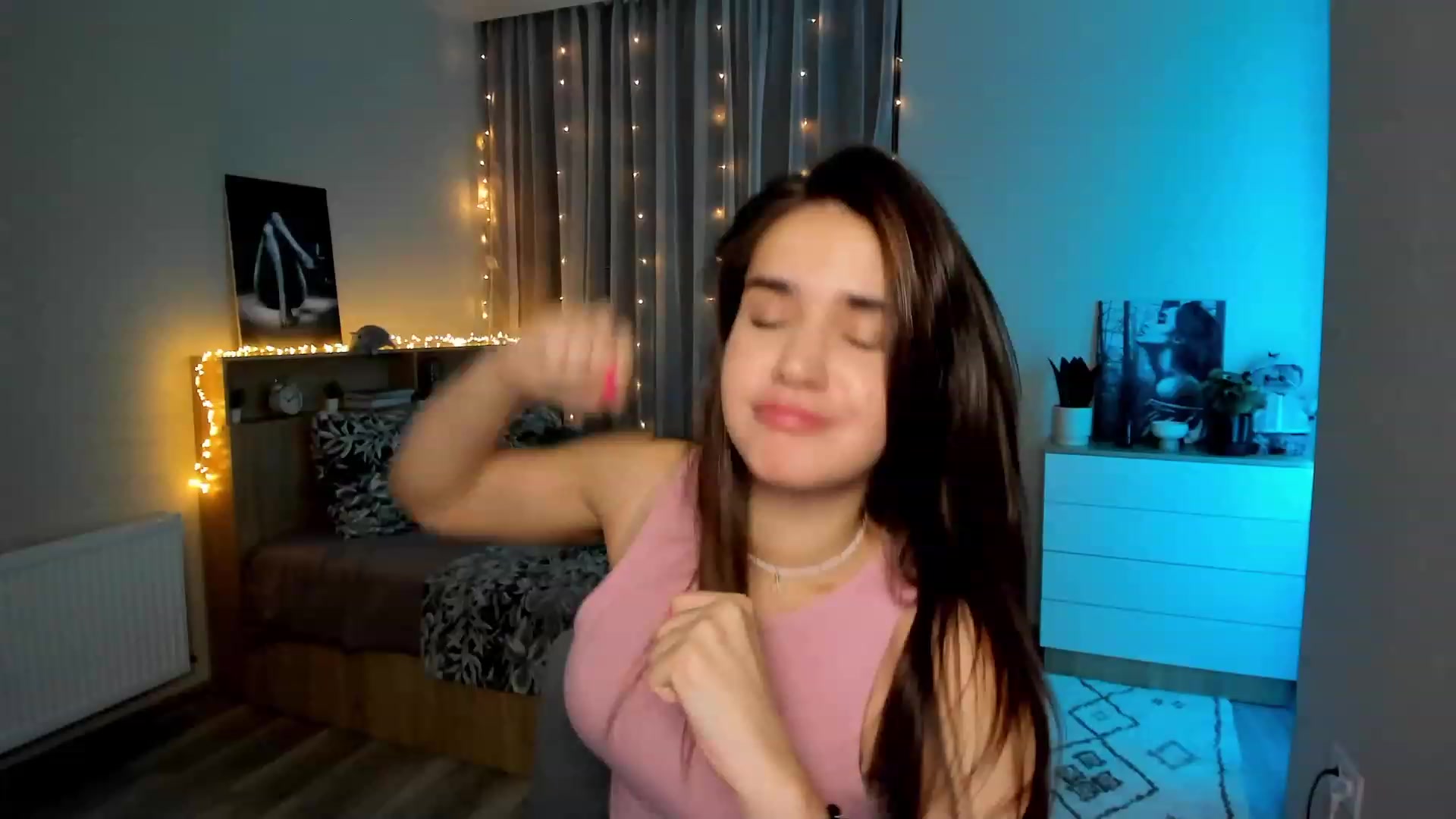 Gallery image thumbnail from Ellies_Smile's myfreecams stream on, 01/30/2024, 12:10 image 7 of 20