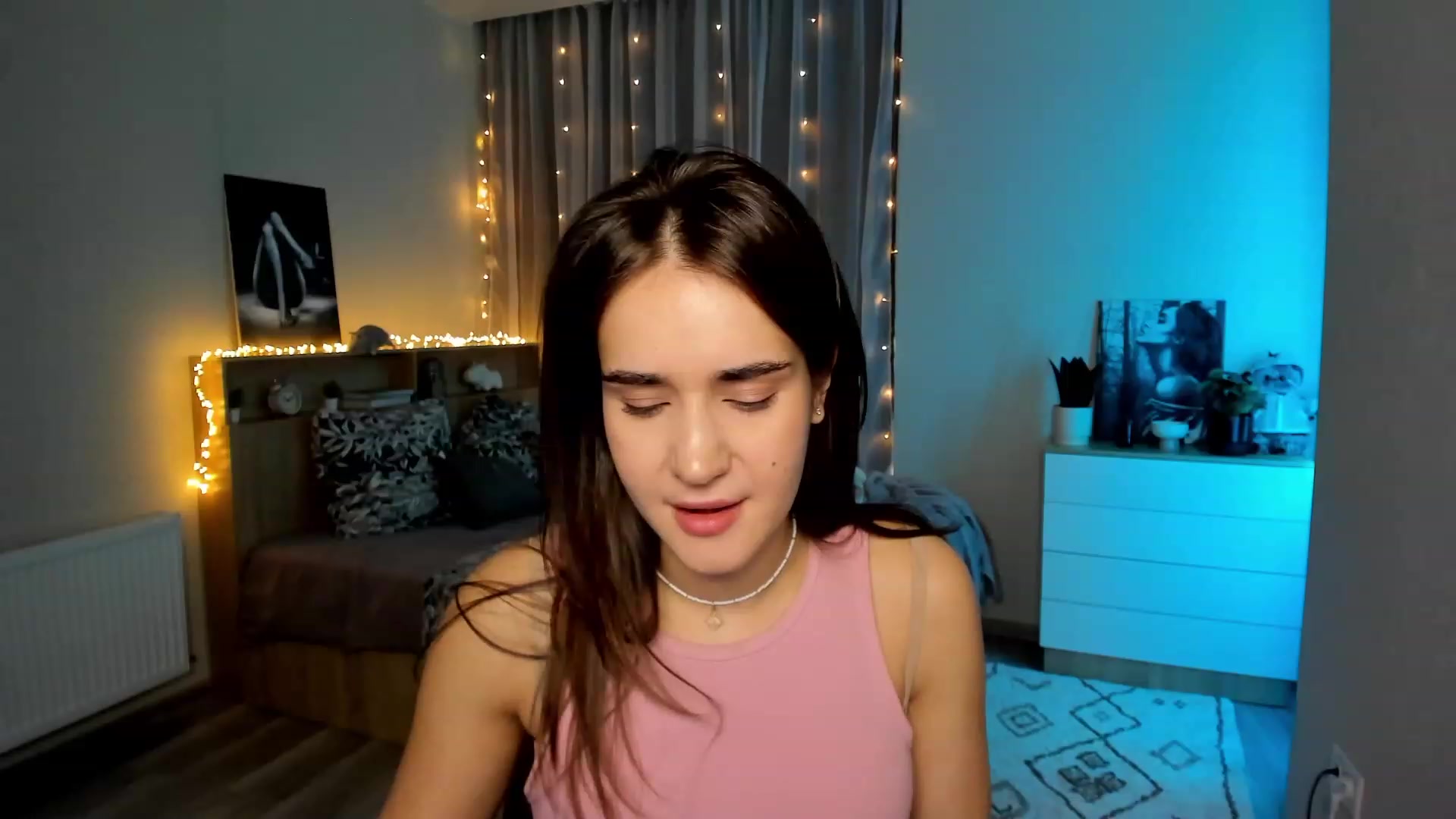 Gallery image thumbnail from Ellies_Smile's myfreecams stream on, 01/30/2024, 12:10 image 12 of 20
