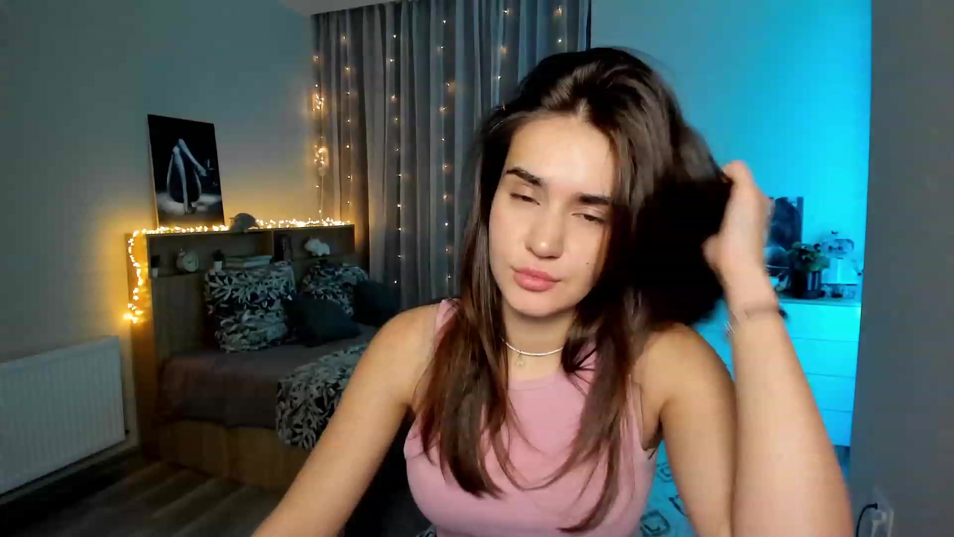 Gallery image thumbnail from Ellies_Smile's myfreecams stream on, 01/30/2024, 12:10 image 5 of 20