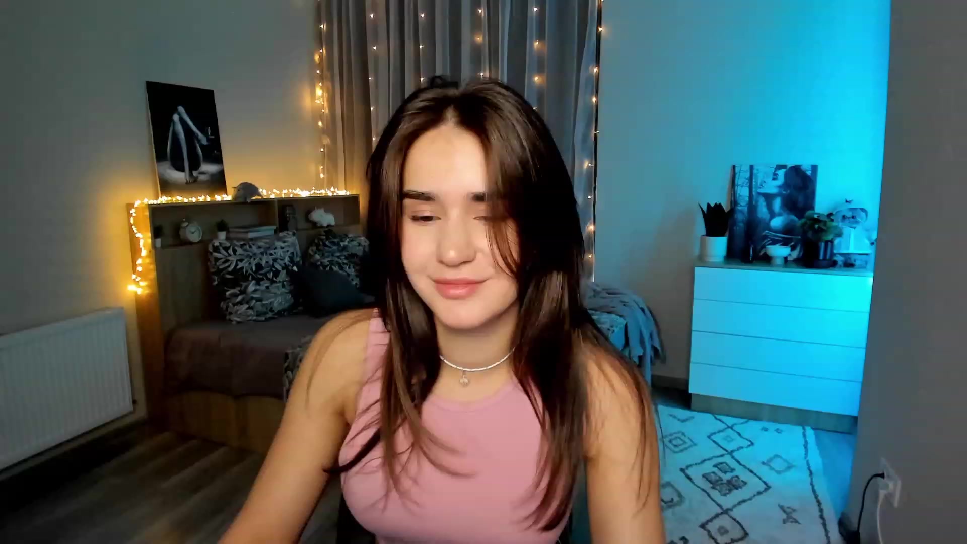 Gallery image thumbnail from Ellies_Smile's myfreecams stream on, 01/30/2024, 12:10 image 2 of 20