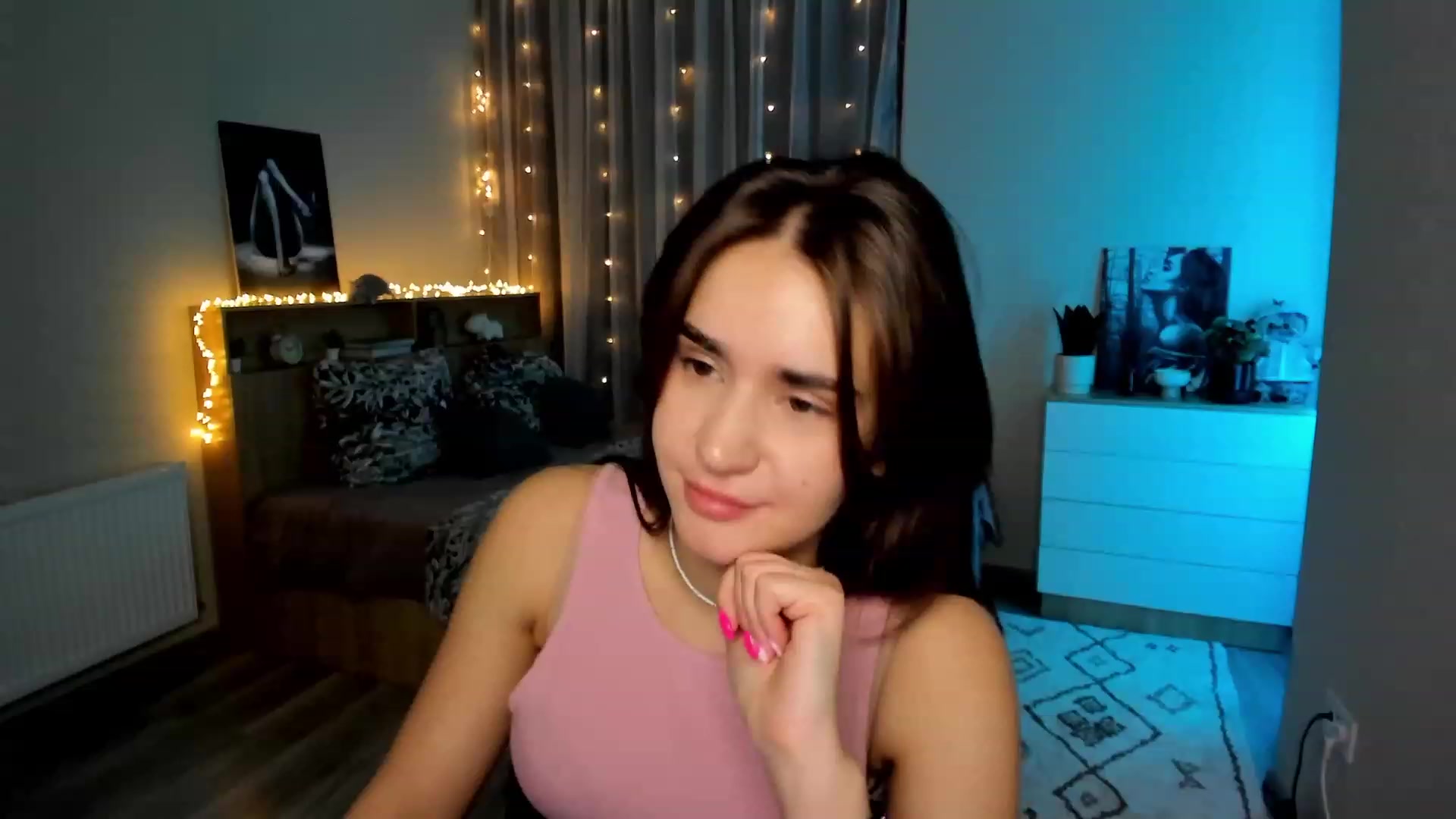 Gallery image thumbnail from Ellies_Smile's myfreecams stream on, 01/30/2024, 12:10 image 4 of 20