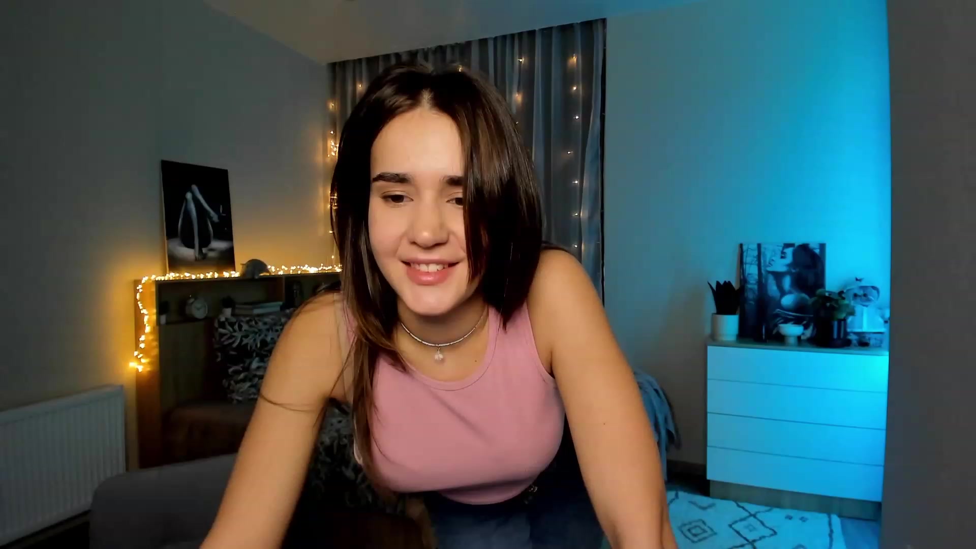 Gallery image thumbnail from Ellies_Smile's myfreecams stream on, 01/30/2024, 12:31 image 6 of 20