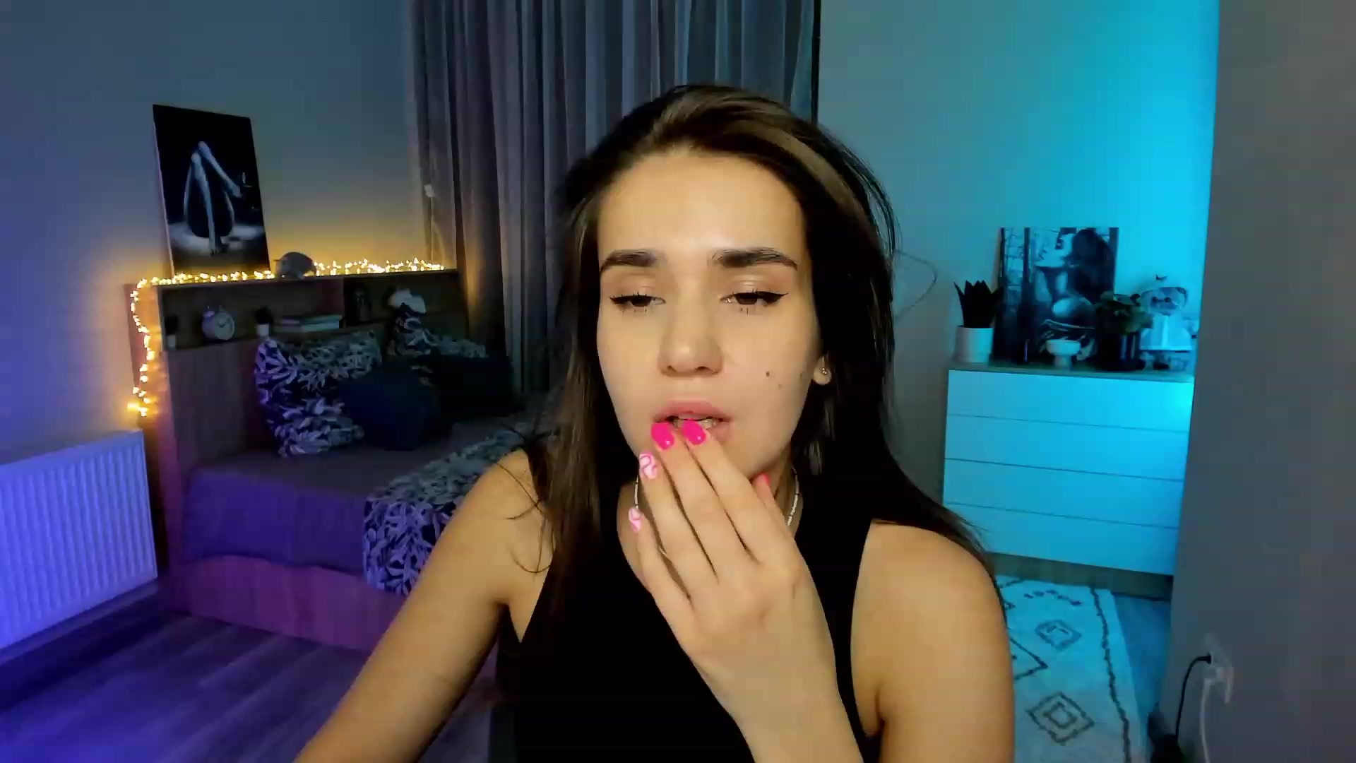 Gallery image thumbnail from Ellies_Smile's myfreecams stream on, 02/01/2024, 13:38 image 8 of 20