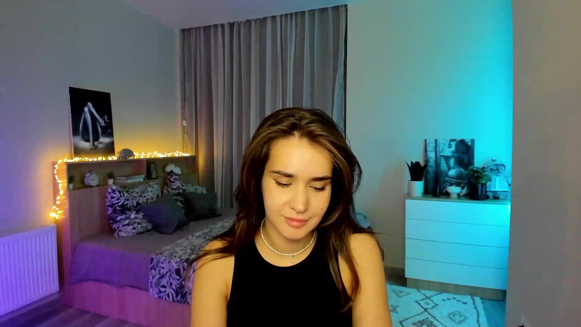 Gallery image thumbnail from Ellies_Smile's myfreecams stream on, 02/01/2024, 13:38 image 4 of 20