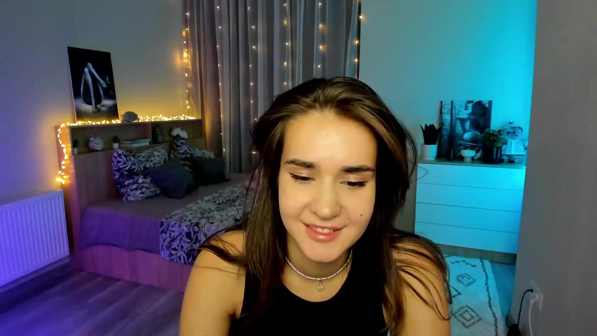 Gallery image thumbnail from Ellies_Smile's myfreecams stream on, 02/01/2024, 13:38 image 9 of 20