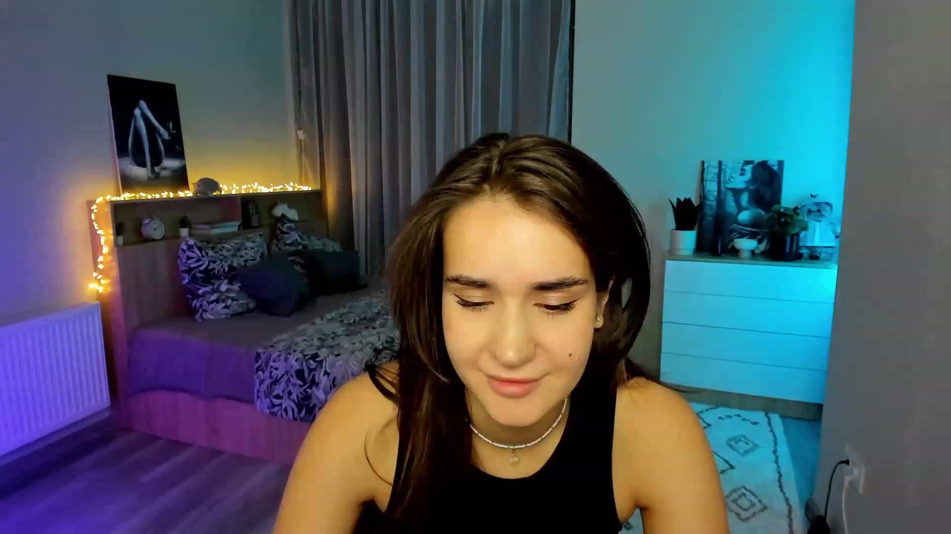 Gallery image thumbnail from Ellies_Smile's myfreecams stream on, 02/01/2024, 13:38 image 16 of 20