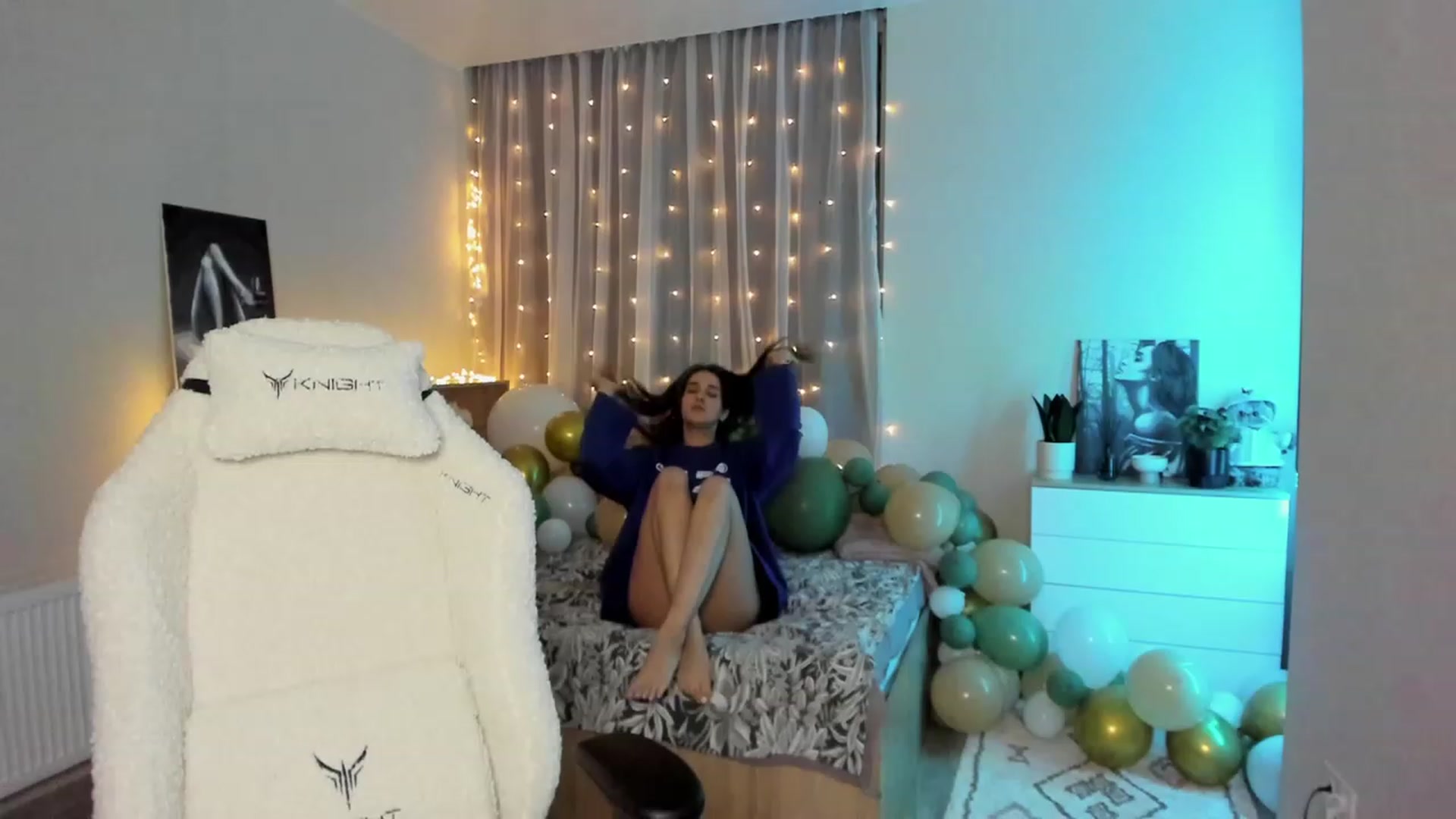 Gallery image thumbnail from Ellies_Smile's myfreecams stream on, 02/12/2024, 15:34 image 17 of 20