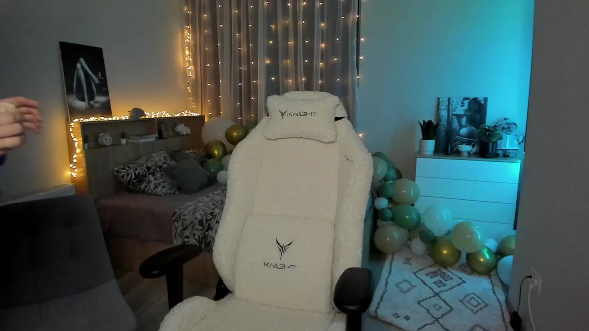 Gallery image thumbnail from Ellies_Smile's myfreecams stream on, 02/12/2024, 15:34 image 4 of 20