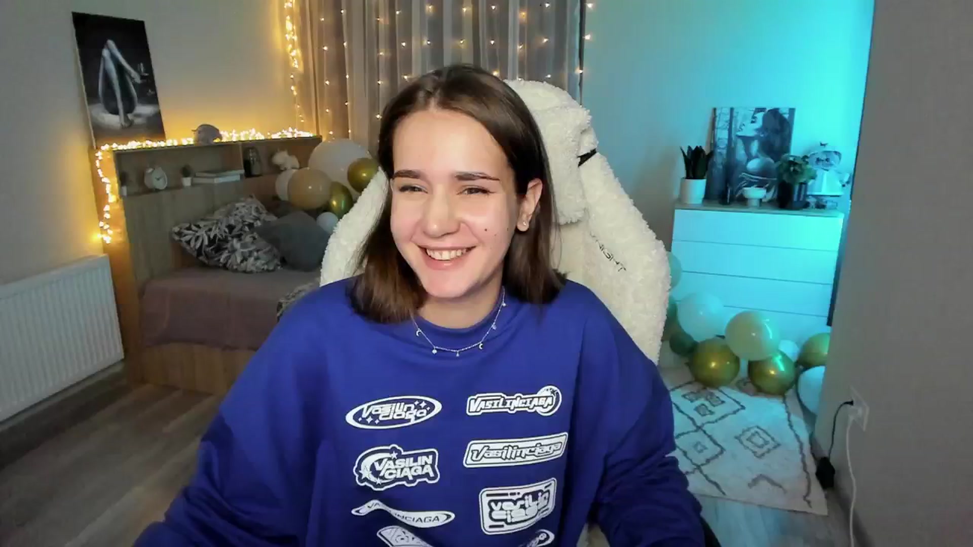 Gallery image thumbnail from Ellies_Smile's myfreecams stream on, 02/12/2024, 18:14 image 15 of 20