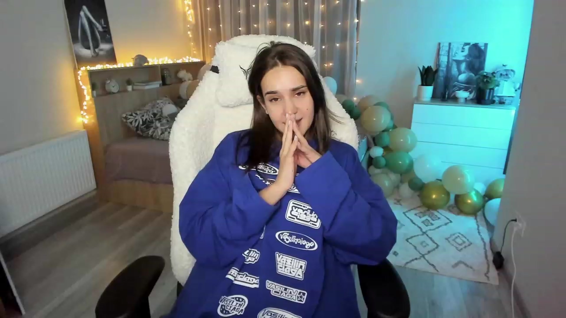 Gallery image thumbnail from Ellies_Smile's myfreecams stream on, 02/12/2024, 19:08 image 17 of 20