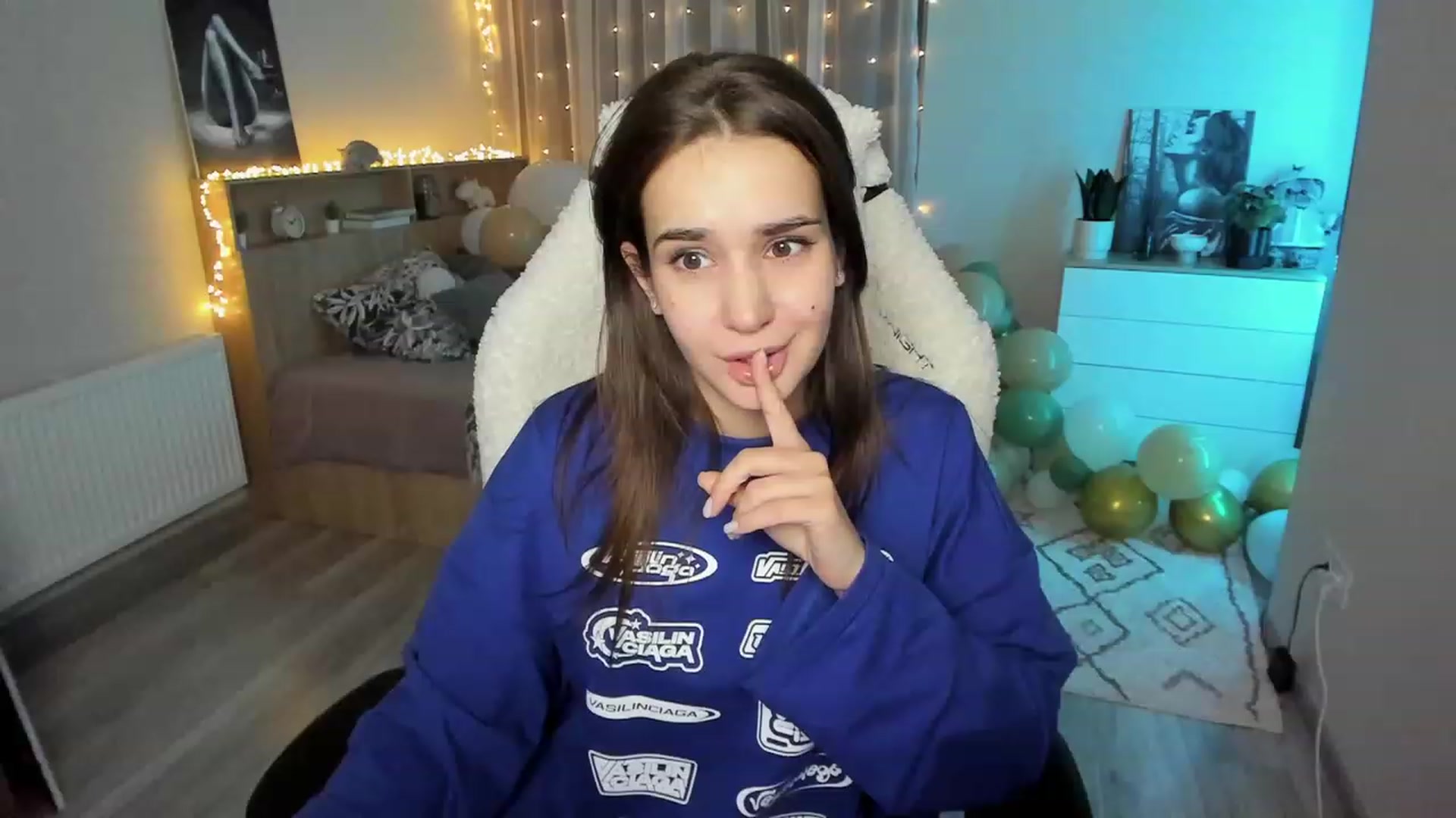 Gallery image thumbnail from Ellies_Smile's myfreecams stream on, 02/12/2024, 19:08 image 18 of 20