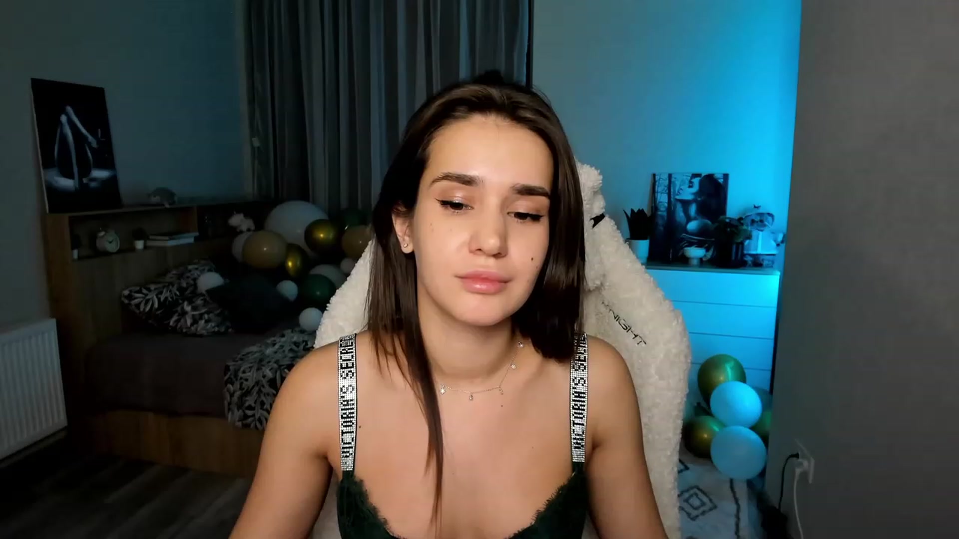 Gallery image thumbnail from Ellies_Smile's myfreecams stream on, 02/13/2024, 16:21 image 8 of 20