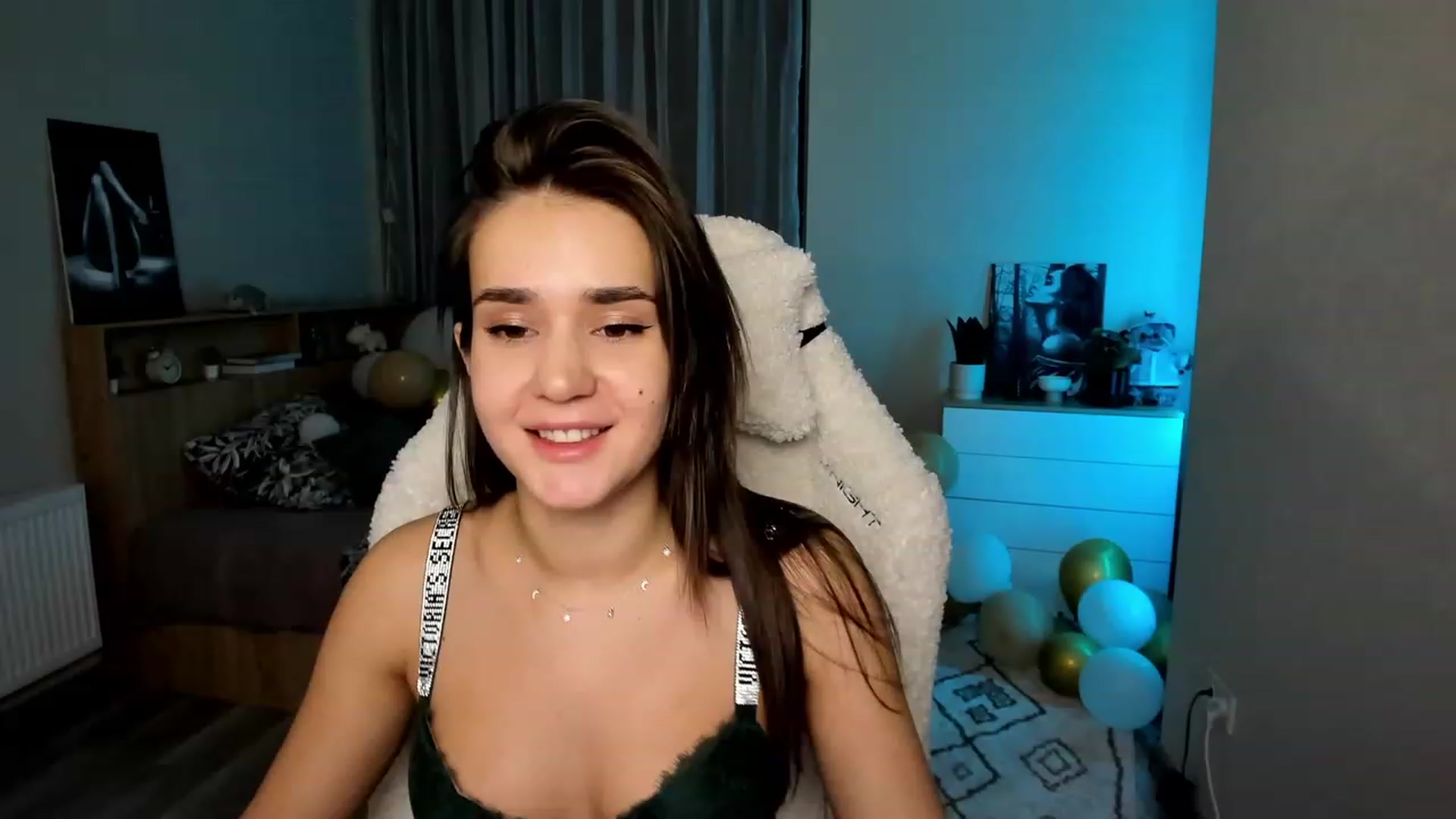 Gallery image thumbnail from Ellies_Smile's myfreecams stream on, 02/13/2024, 16:21 image 5 of 20