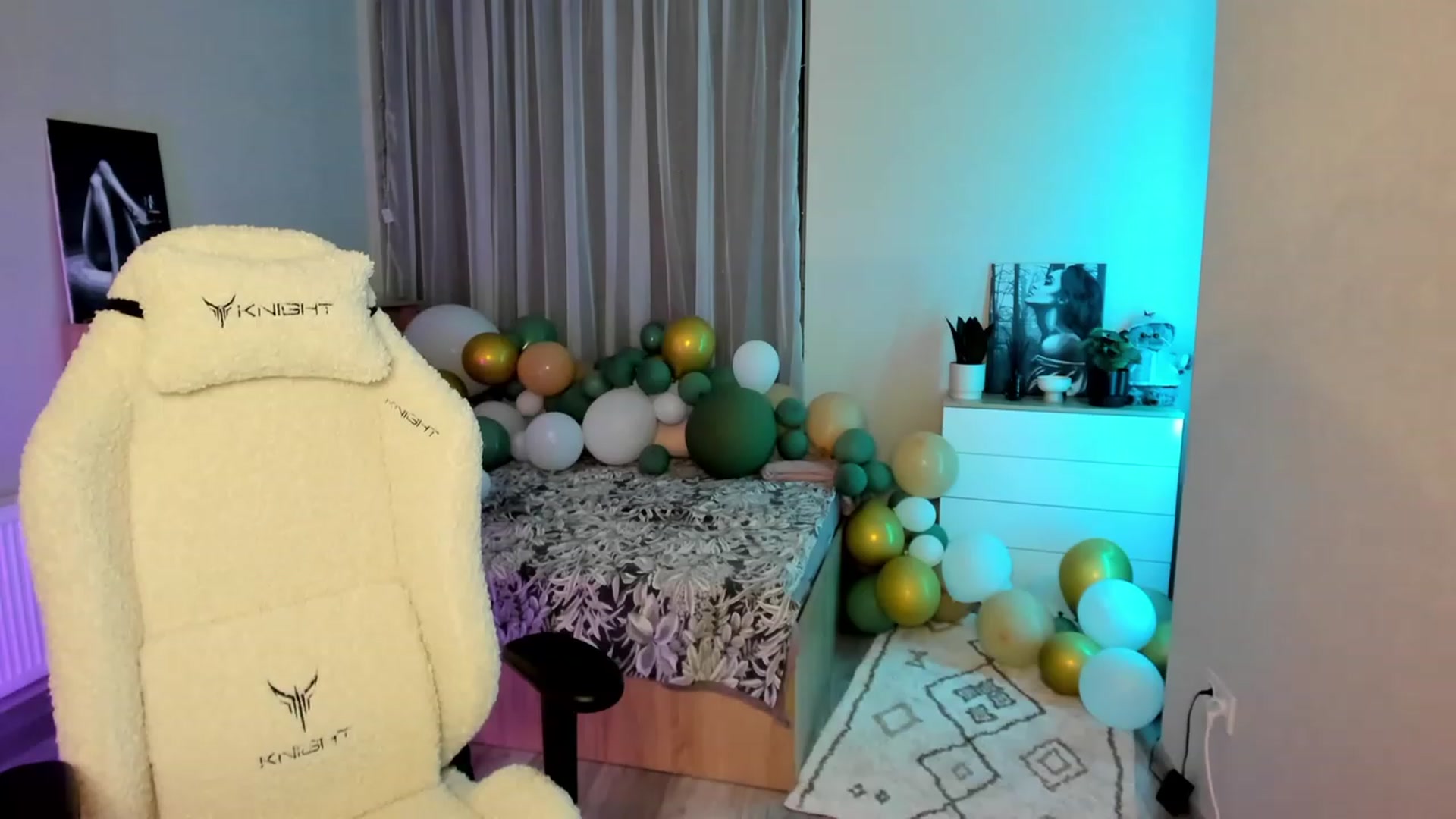 Gallery image thumbnail from Ellies_Smile's myfreecams stream on, 02/13/2024, 16:21 image 1 of 20