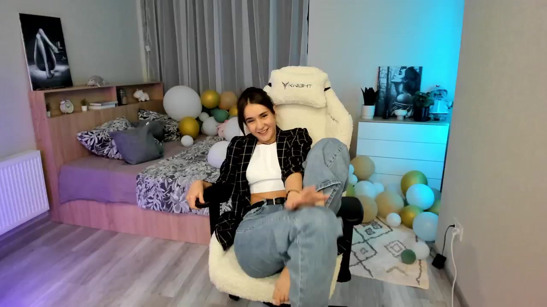 Gallery image thumbnail from Ellies_Smile's myfreecams stream on, 02/15/2024, 15:39 image 11 of 20