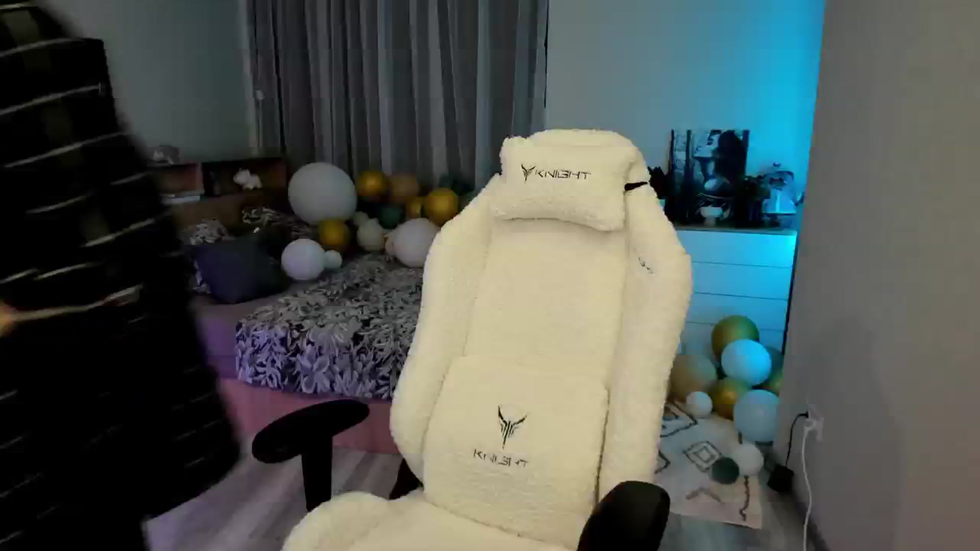 Gallery image thumbnail from Ellies_Smile's myfreecams stream on, 02/15/2024, 15:39 image 17 of 20