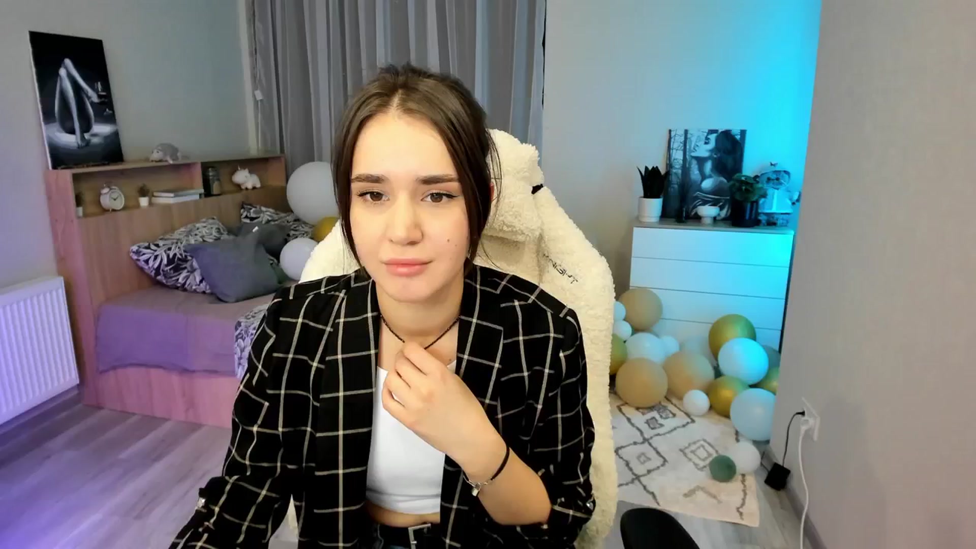 Gallery image thumbnail from Ellies_Smile's myfreecams stream on, 02/15/2024, 15:39 image 15 of 20