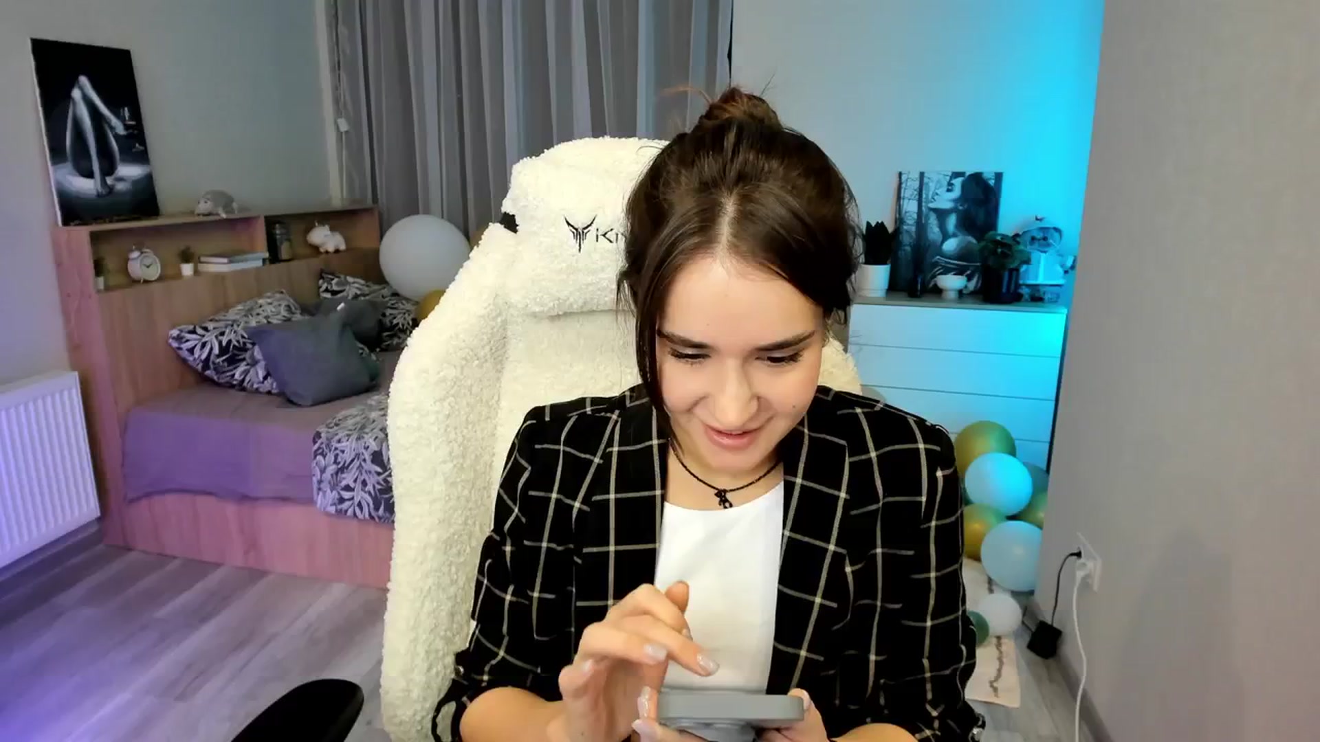 Gallery image thumbnail from Ellies_Smile's myfreecams stream on, 02/15/2024, 15:39 image 8 of 20