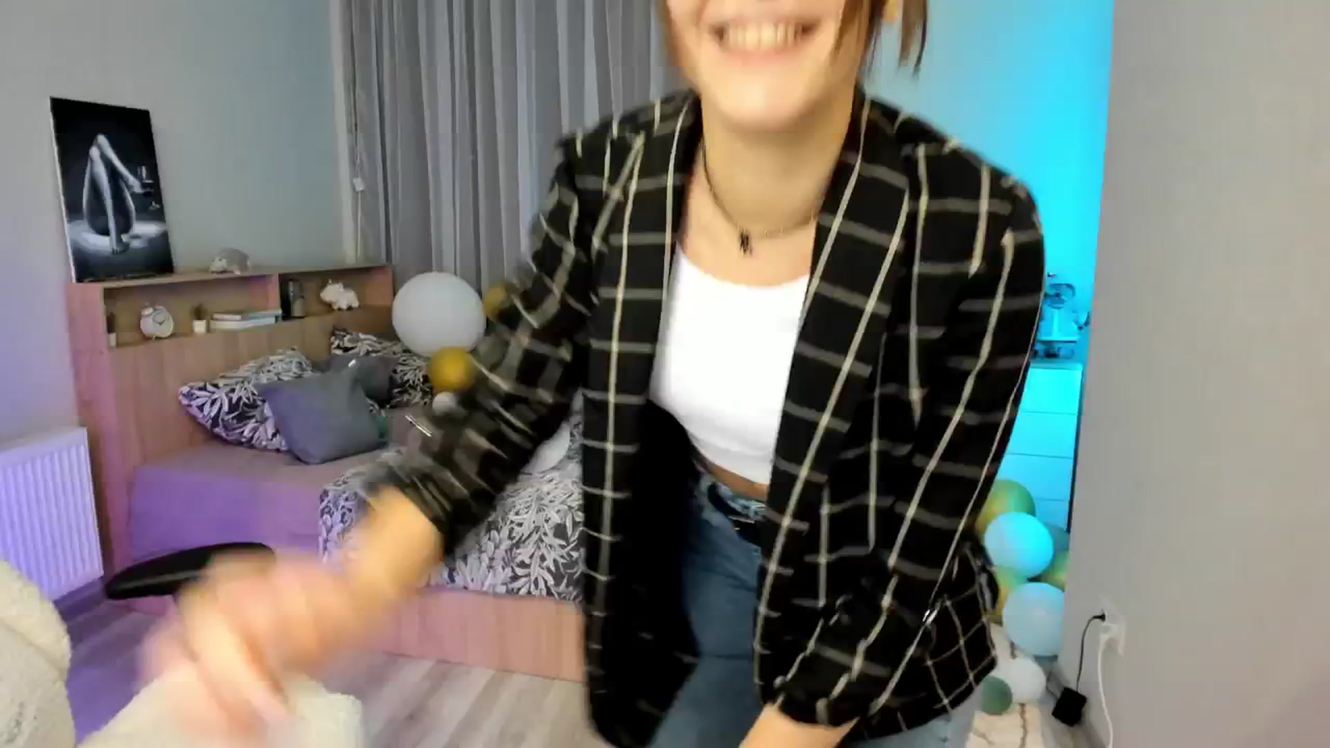 Gallery image thumbnail from Ellies_Smile's myfreecams stream on, 02/15/2024, 15:39 image 12 of 20