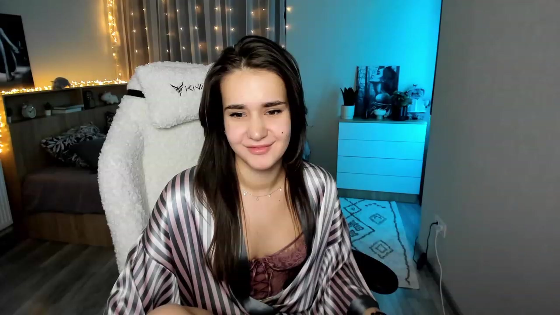 Gallery image thumbnail from Ellies_Smile's myfreecams stream on, 02/19/2024, 16:48 image 6 of 20