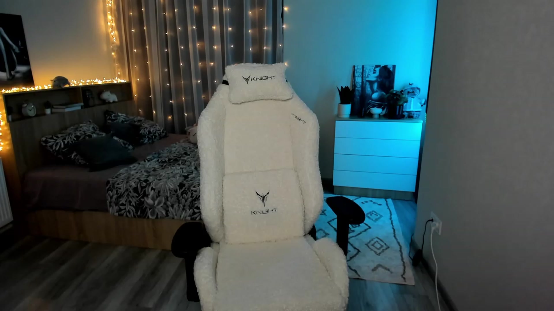 Gallery image thumbnail from Ellies_Smile's myfreecams stream on, 02/19/2024, 16:48 image 4 of 20