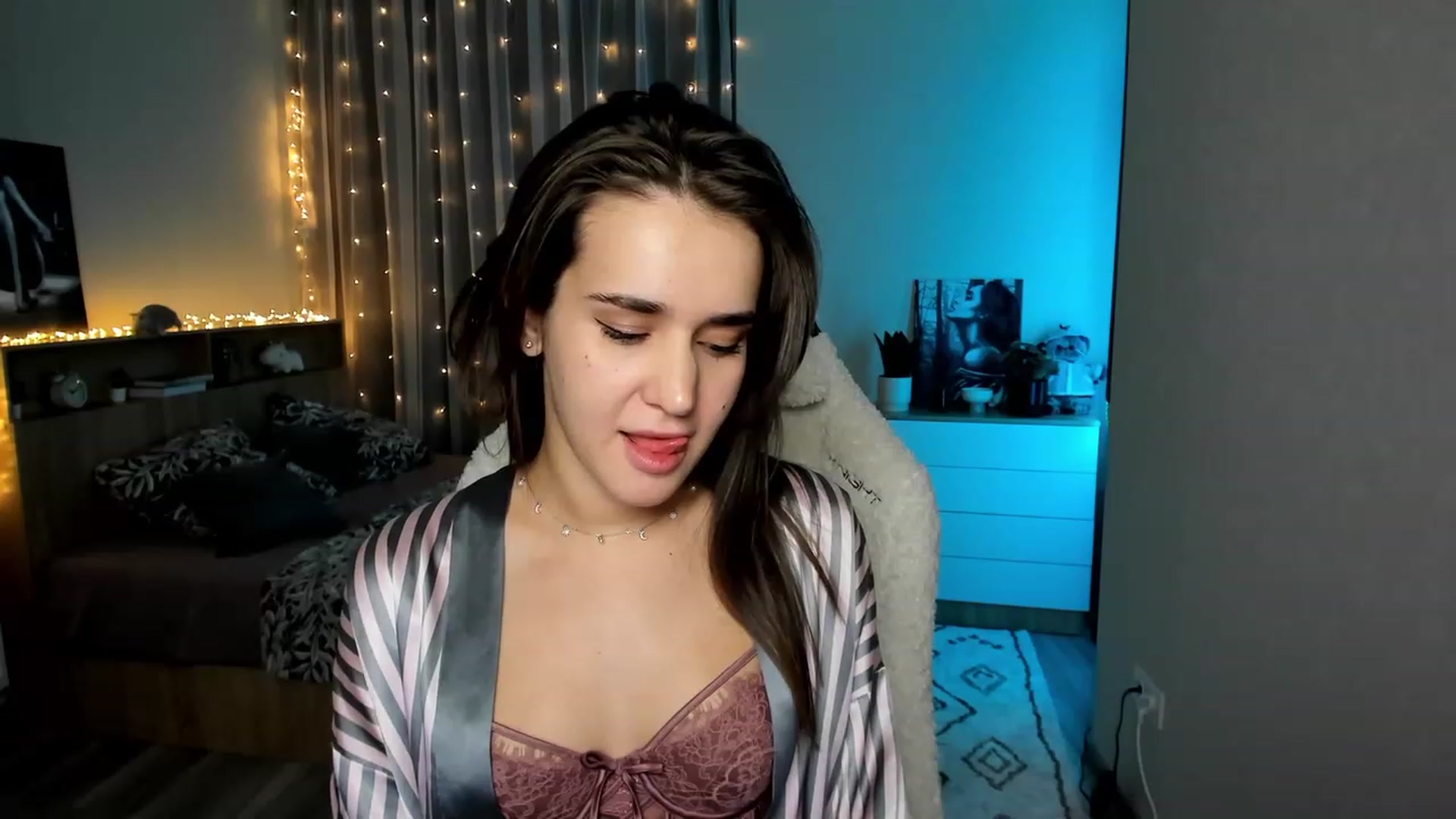 Gallery image thumbnail from Ellies_Smile's myfreecams stream on, 02/19/2024, 16:48 image 11 of 20