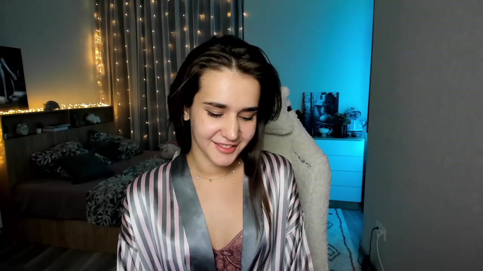 Gallery image thumbnail from Ellies_Smile's myfreecams stream on, 02/19/2024, 16:48 image 12 of 20