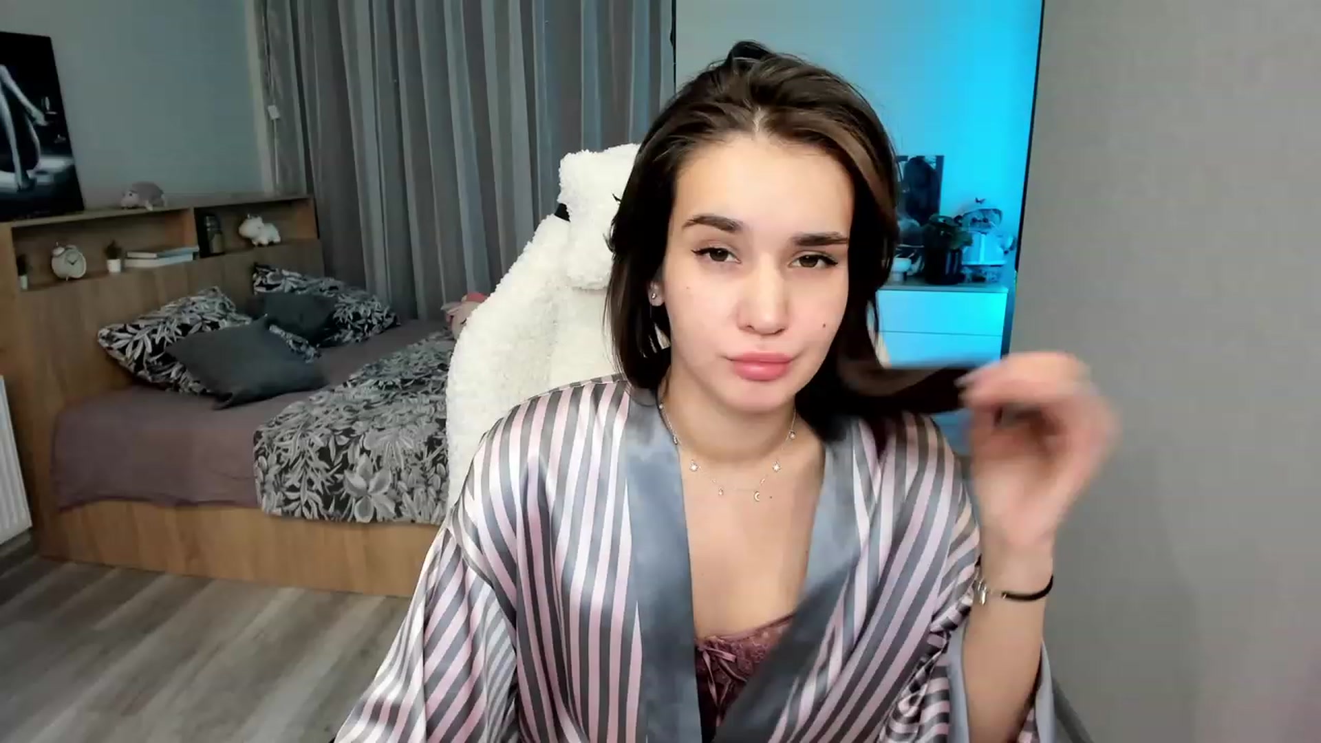 Gallery image thumbnail from Ellies_Smile's myfreecams stream on, 02/19/2024, 16:48 image 2 of 20