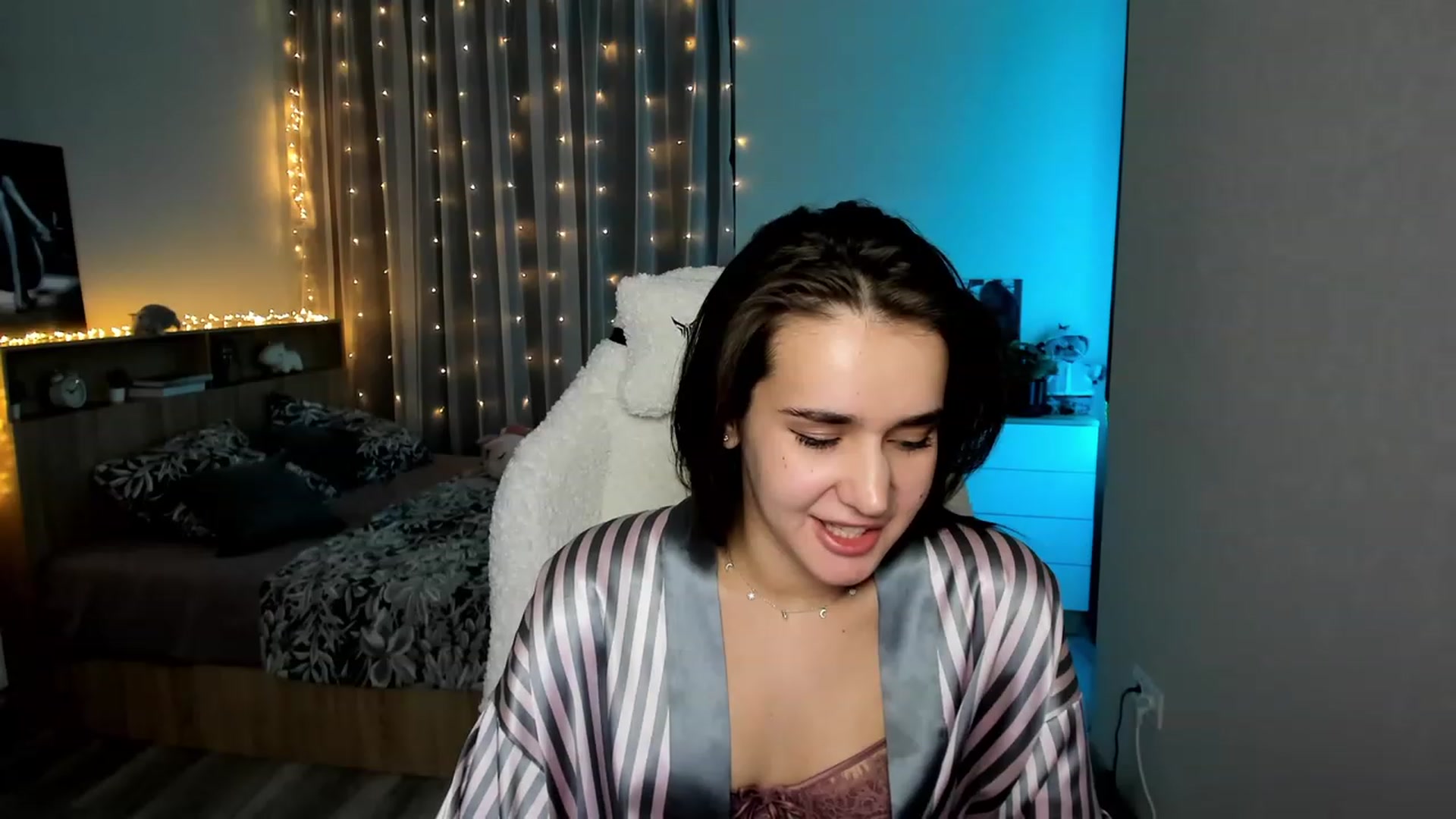 Gallery image thumbnail from Ellies_Smile's myfreecams stream on, 02/19/2024, 16:48 image 14 of 20