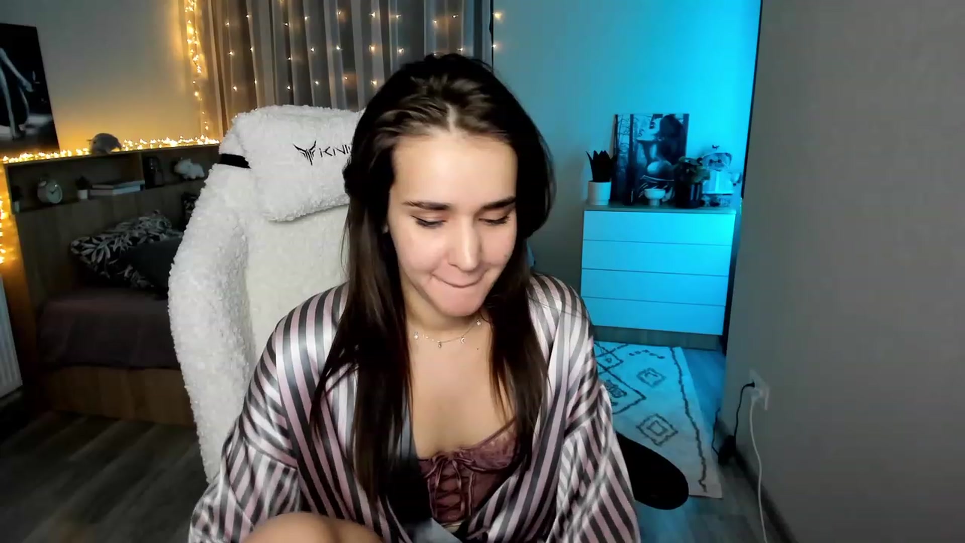 Gallery image thumbnail from Ellies_Smile's myfreecams stream on, 02/19/2024, 16:48 image 5 of 20