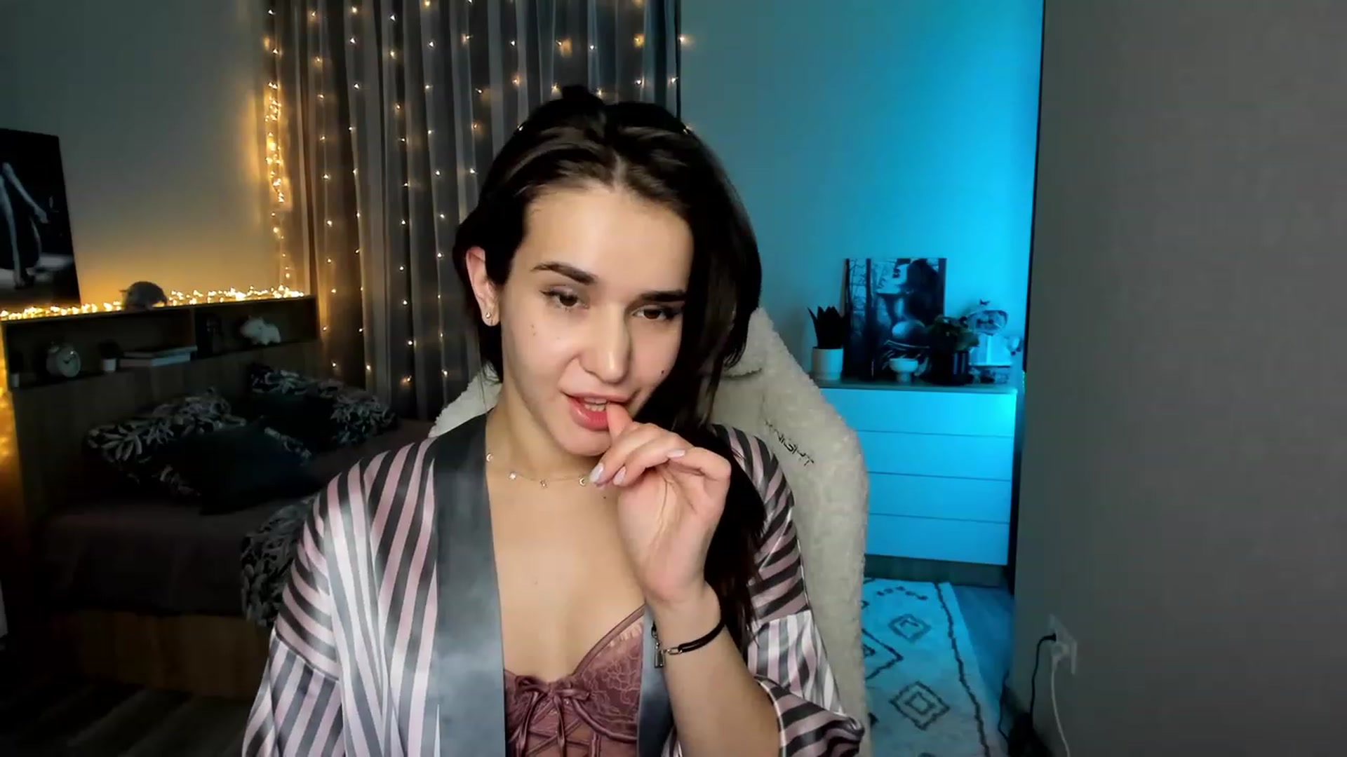 Gallery image thumbnail from Ellies_Smile's myfreecams stream on, 02/19/2024, 16:48 image 10 of 20
