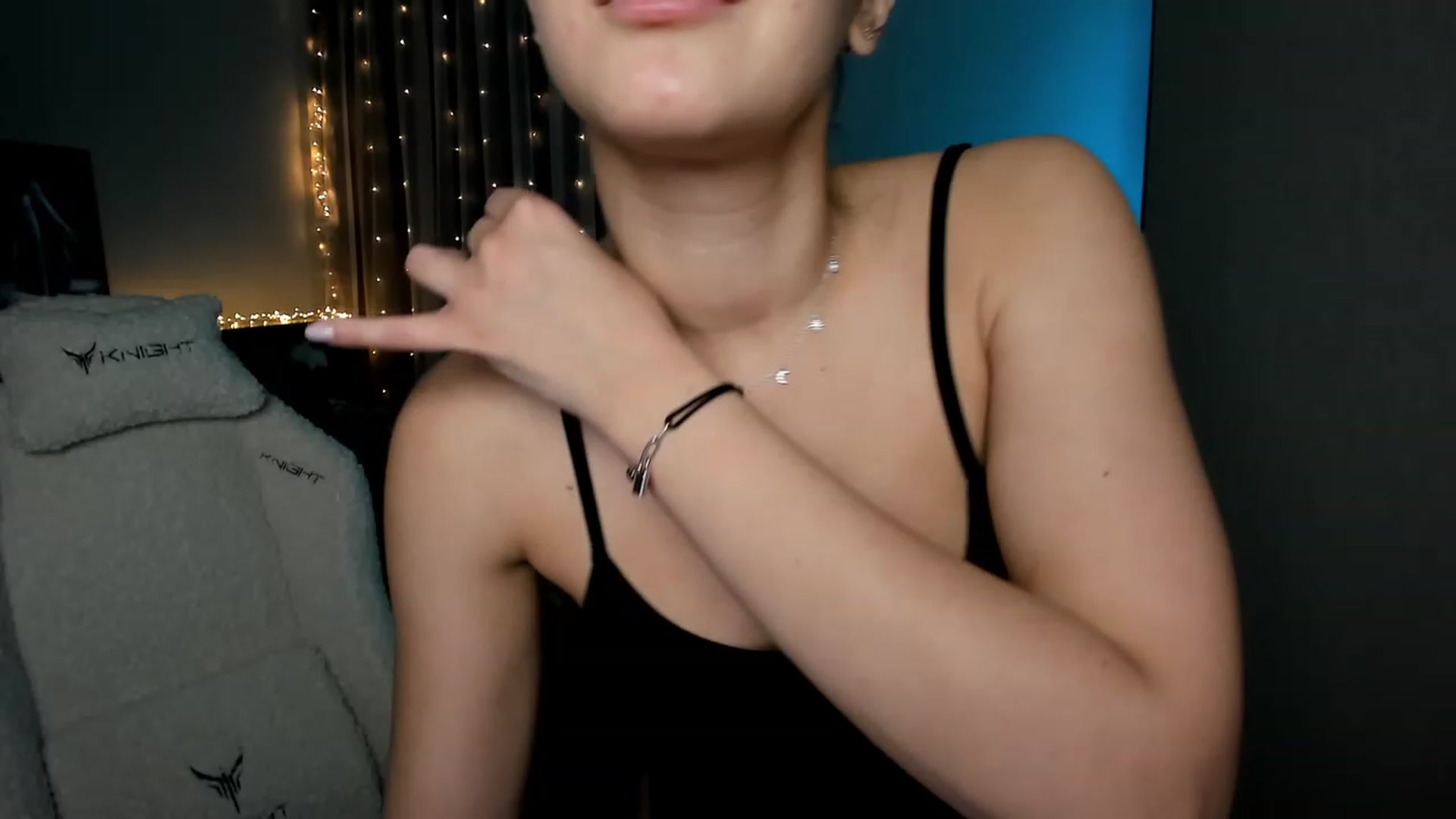 Gallery image thumbnail from Ellies_Smile's myfreecams stream on, 02/19/2024, 17:46 image 16 of 20
