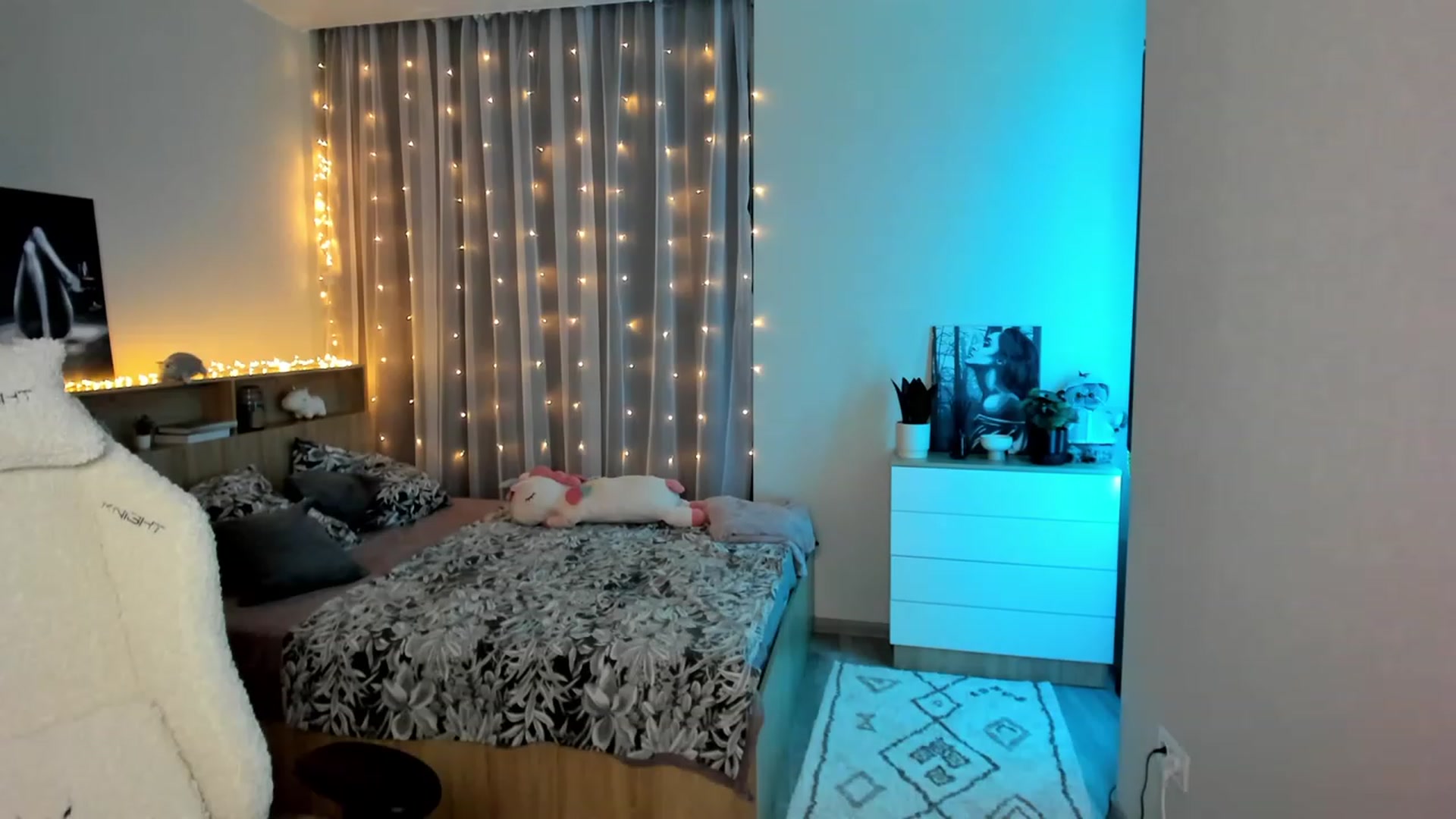 Gallery image thumbnail from Ellies_Smile's myfreecams stream on, 02/19/2024, 17:46 image 8 of 20