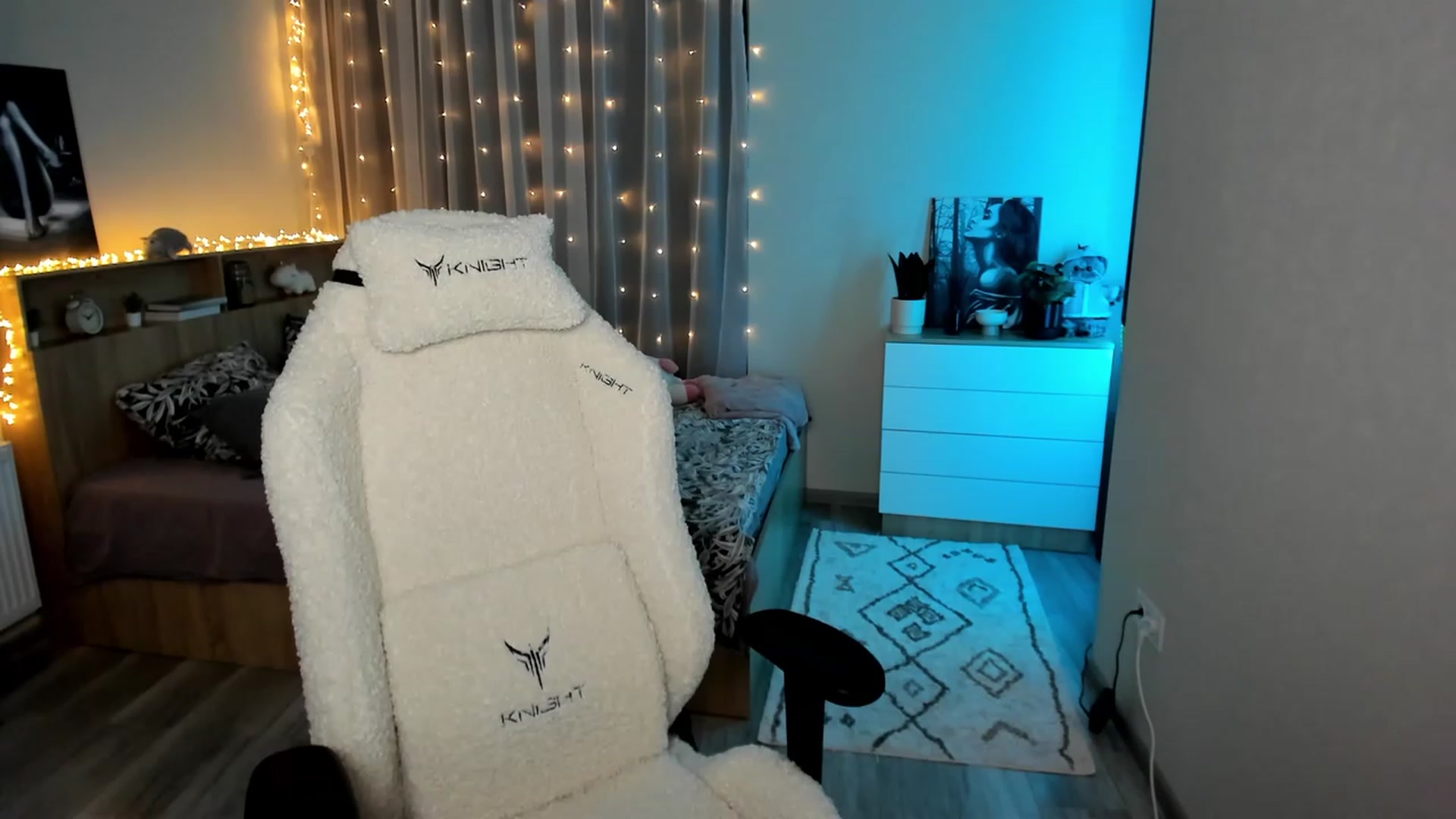 Gallery image thumbnail from Ellies_Smile's myfreecams stream on, 02/19/2024, 18:23 image 4 of 20