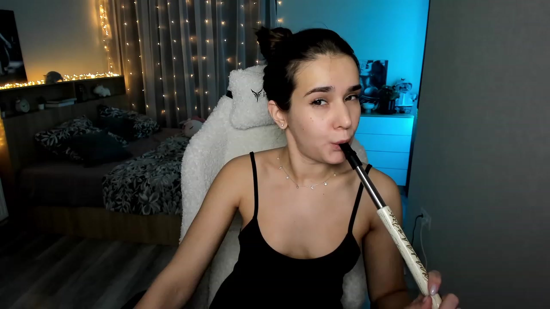 Gallery image thumbnail from Ellies_Smile's myfreecams stream on, 02/19/2024, 18:23 image 10 of 20