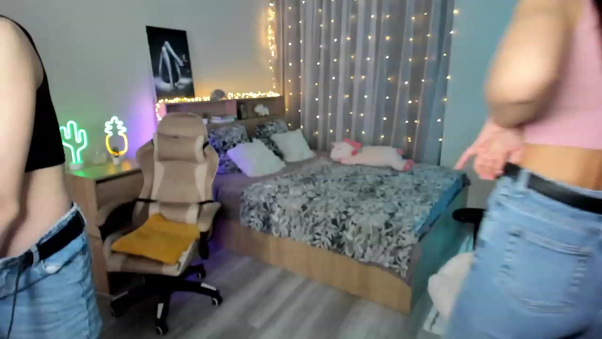 Gallery image thumbnail from Ellies_Smile's myfreecams stream on, 02/20/2024, 19:48 image 12 of 20