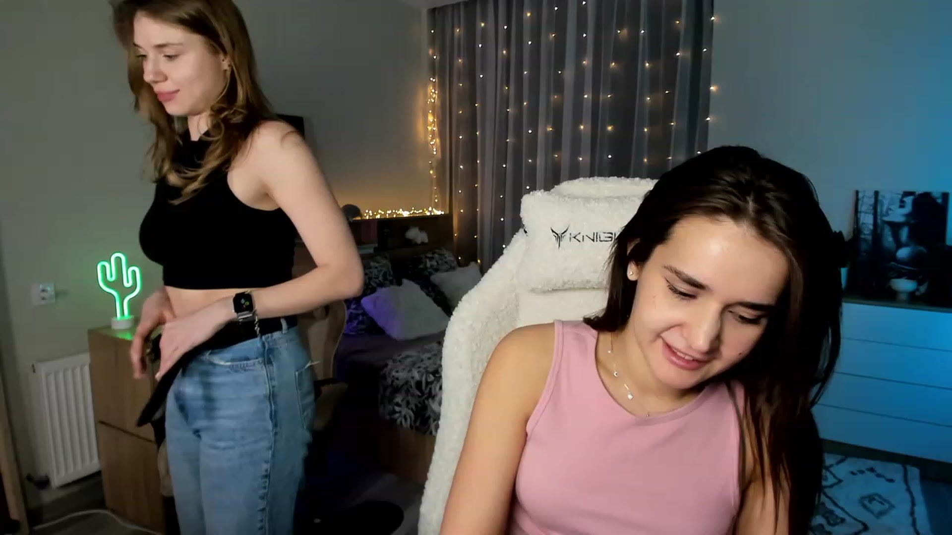 Gallery image thumbnail from Ellies_Smile's myfreecams stream on, 02/20/2024, 19:48 image 4 of 20