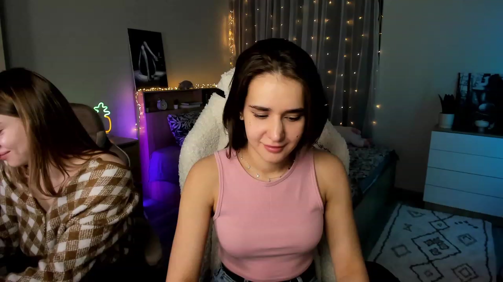 Gallery image thumbnail from Ellies_Smile's myfreecams stream on, 02/21/2024, 24:20 image 14 of 20